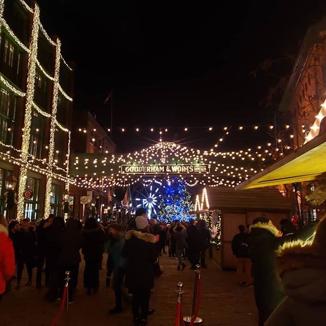 The magic of the Christmas Market in Toronto's Distillery District is always best shared with loved ones and friends! This annual tradition has to be one of my absolute favorites! 
#christmasmarket #holidaymoments #distillerydistrict #magic #holidayt