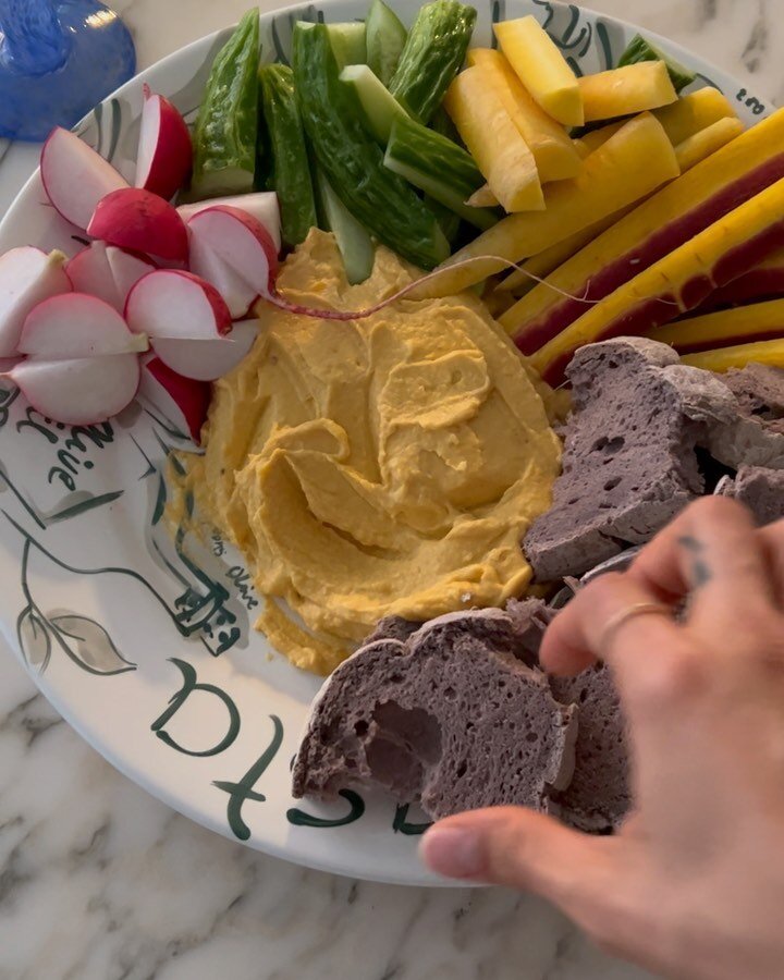 We love a dip! The best tahini butternut squash dip with homemade bread. 
Have it with veggies, bread and pretty much everything. 

INGREDIENTS
- 1 large butternut squash 
- 1/2 cup tahini 
- 1 tsp cumin 
- 1 tsp salt 
- 1 lemon squeezed 

Add all in