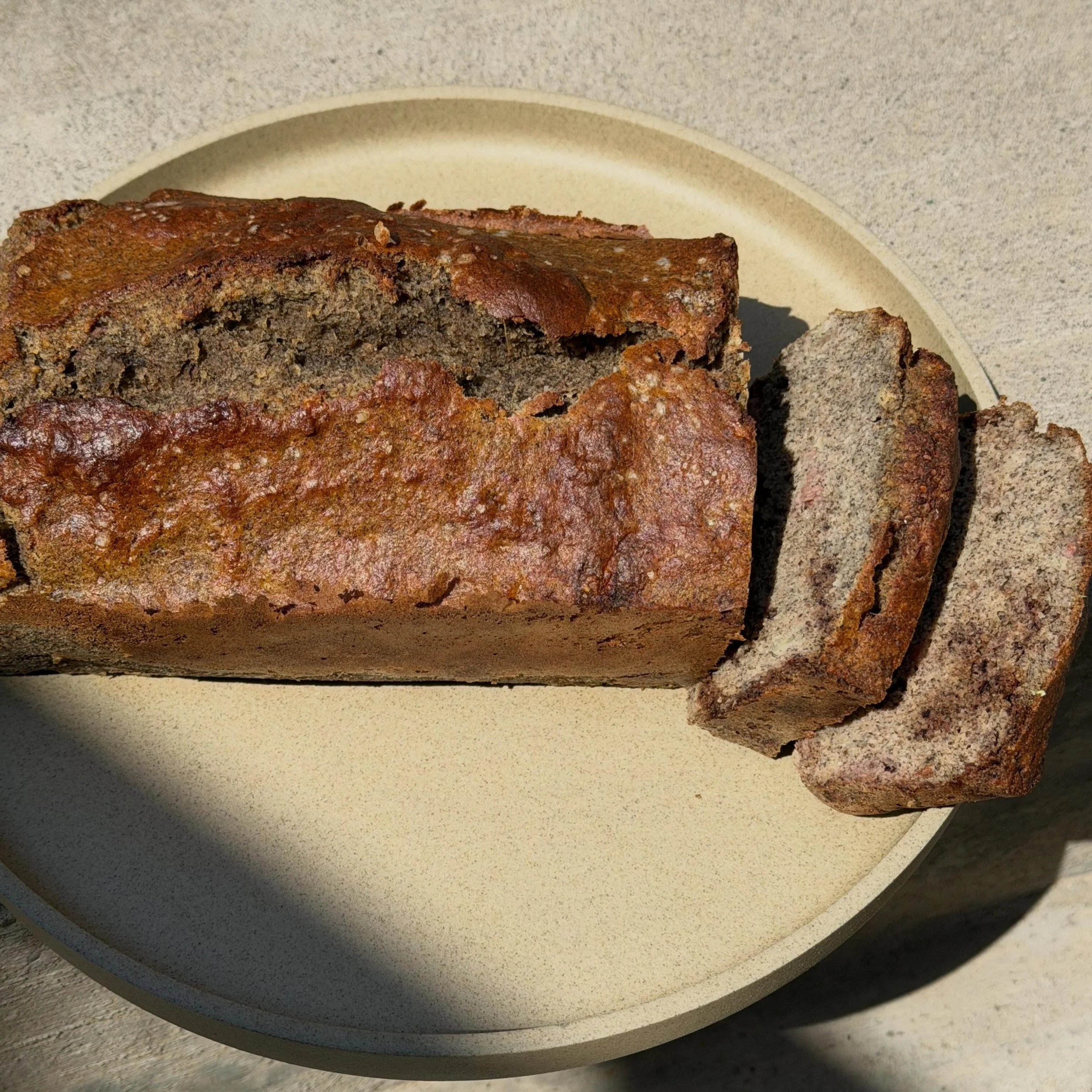 Made a banana bread - recipe by @plated_byroberta  Mixed in a homemade raspberry/ strawberry chia seed jam 🍓🍓🍓🍓