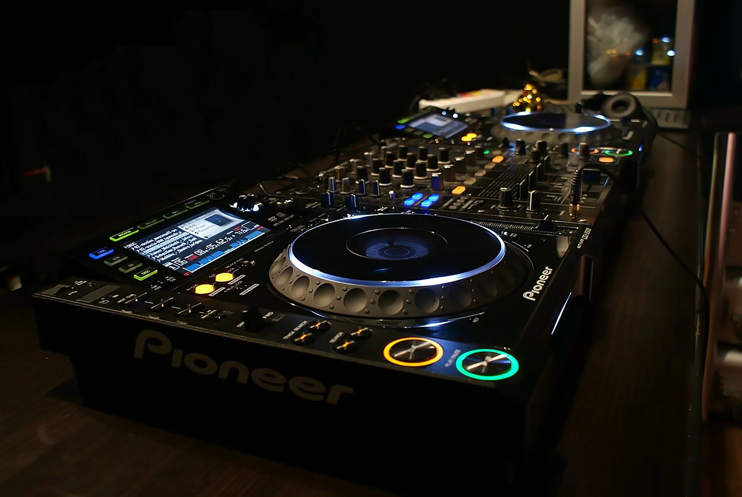 Smart Home Entertainment System DJ.jpg