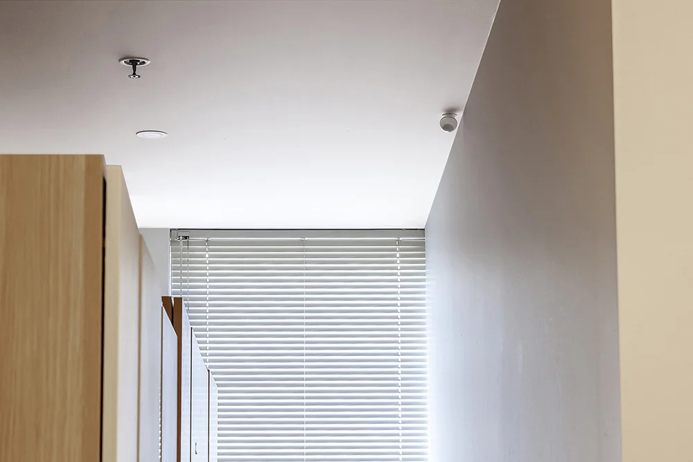 wardrobe-sensor-lighting-turn-on-off.jpg