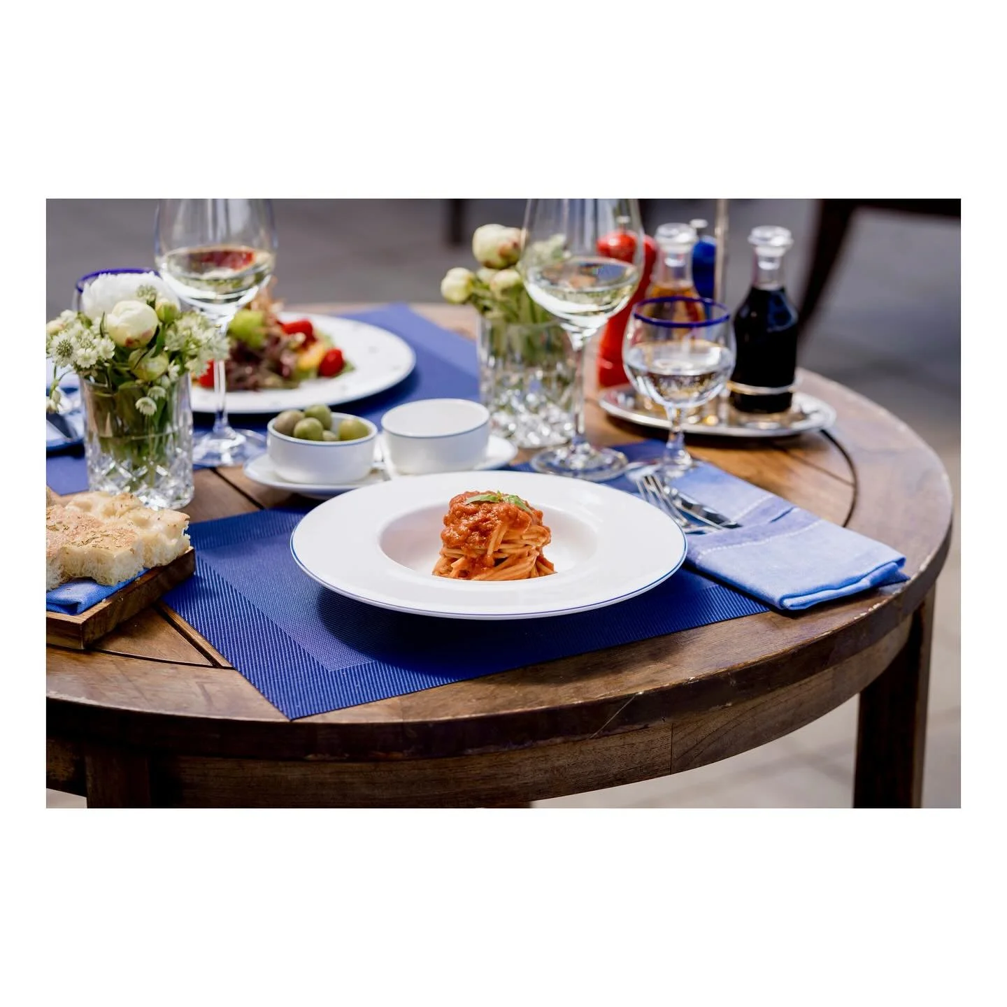 Hausgemachte Pasta, italienische Klassiker und ein erlesenes Glas Wein – begleitet von Meeresbrise, mediterranem Lebensgefühl und dem Blick auf die Ostsee. Das Medinis-Team freut sich auf Ihren Besuch.
#medinisheiligendamm