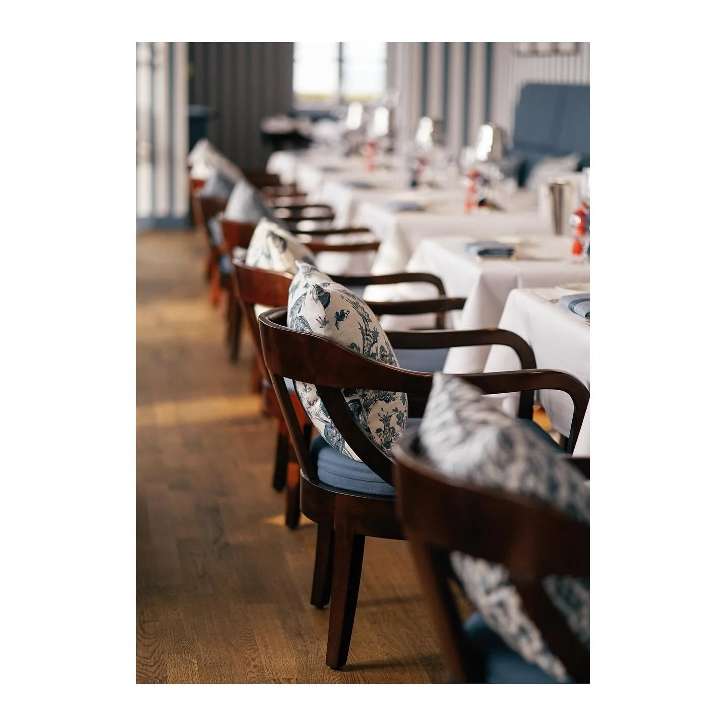 Wie w&auml;re es nach einem herbstlichen Strandspaziergang mit einem gem&uuml;tlichen Platz am Meer, einem Glas Wein und italienischen K&ouml;stlichkeiten? Das Medinis-Team freut sich auf Ihren Besuch! #medinisheiligendamm