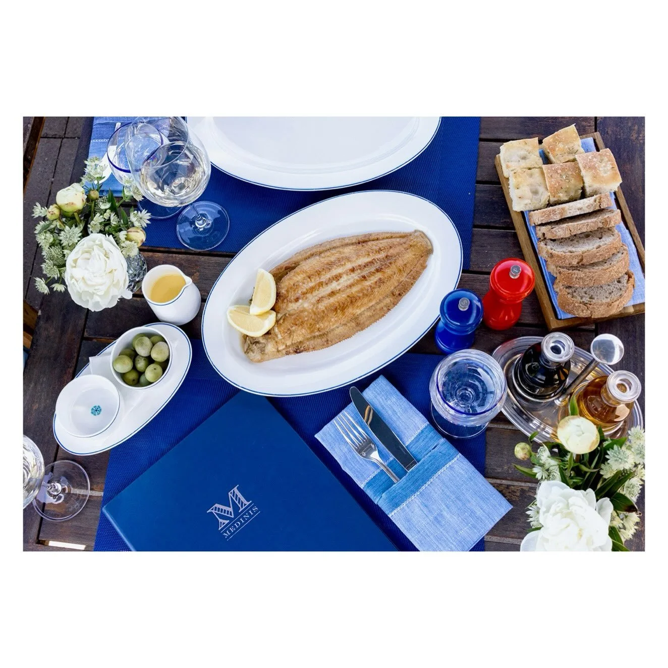 Meerblick, Sonnenterrasse und frisch zubereitete Seezunge. 
Direkt am Tisch mit feiner Zitronen-Butter-Sauce veredelt &ndash; so schmeckt der Sommer im Medinis Heiligendamm.
#medinisheiligendamm