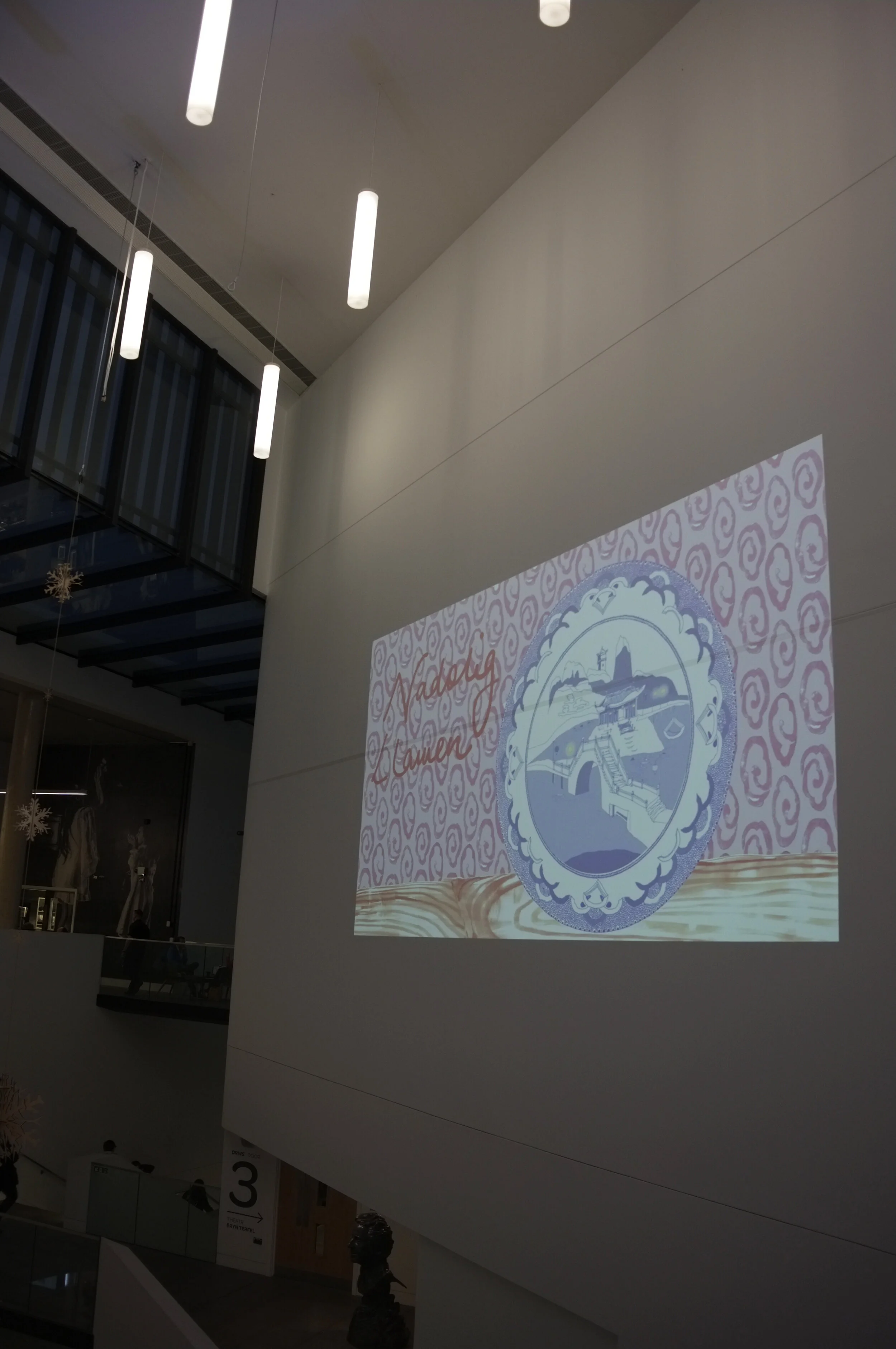 Wal Wen Nadolig Pontio // Christmas White Wall, Pontio