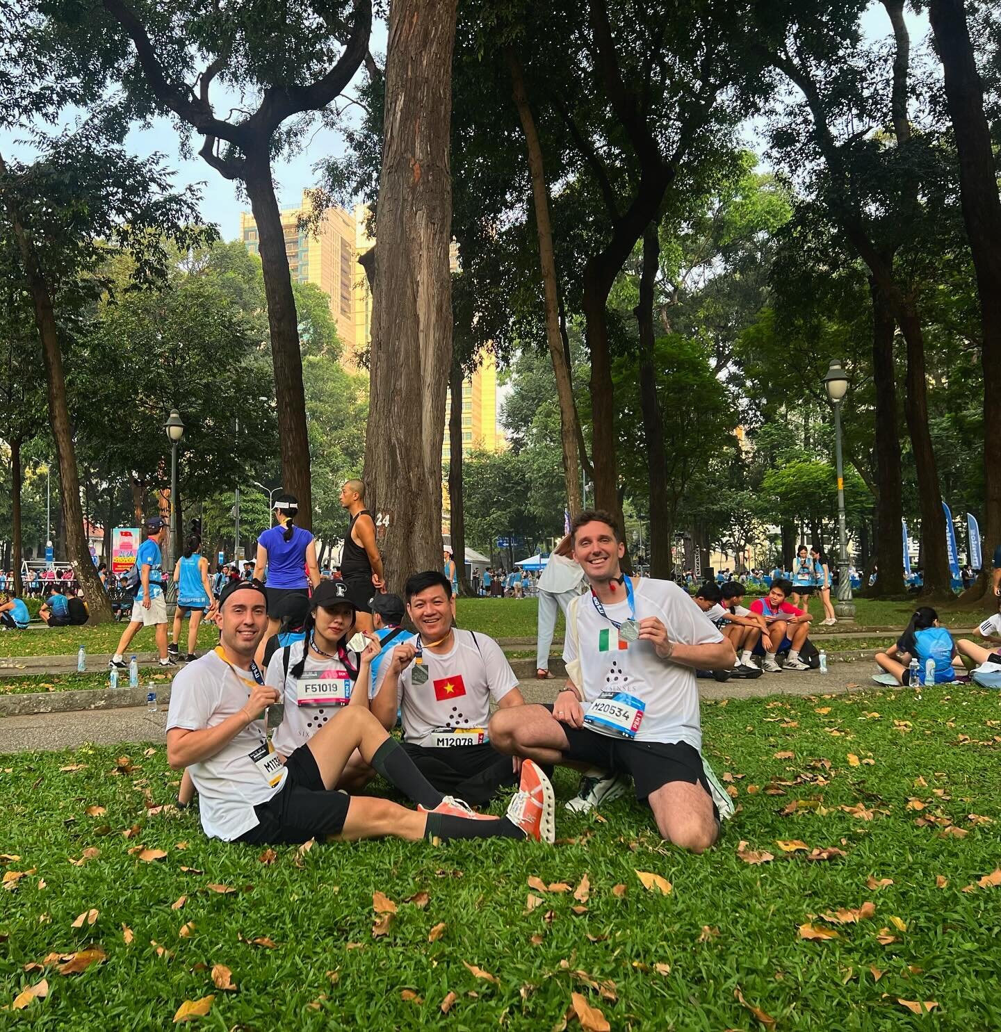 Loved having a little team Six Senses Ninh Van Bay joining in @hcmcmarathon races today 💜 extra early 3.30am start for the half, finishing in 1:59 🏃🏽&zwj;♂️ #HCMCMarathon #HalfMarathon #SaigonRunners #SunriseLover #EarlyRiser #RunnersLove #Vietnam