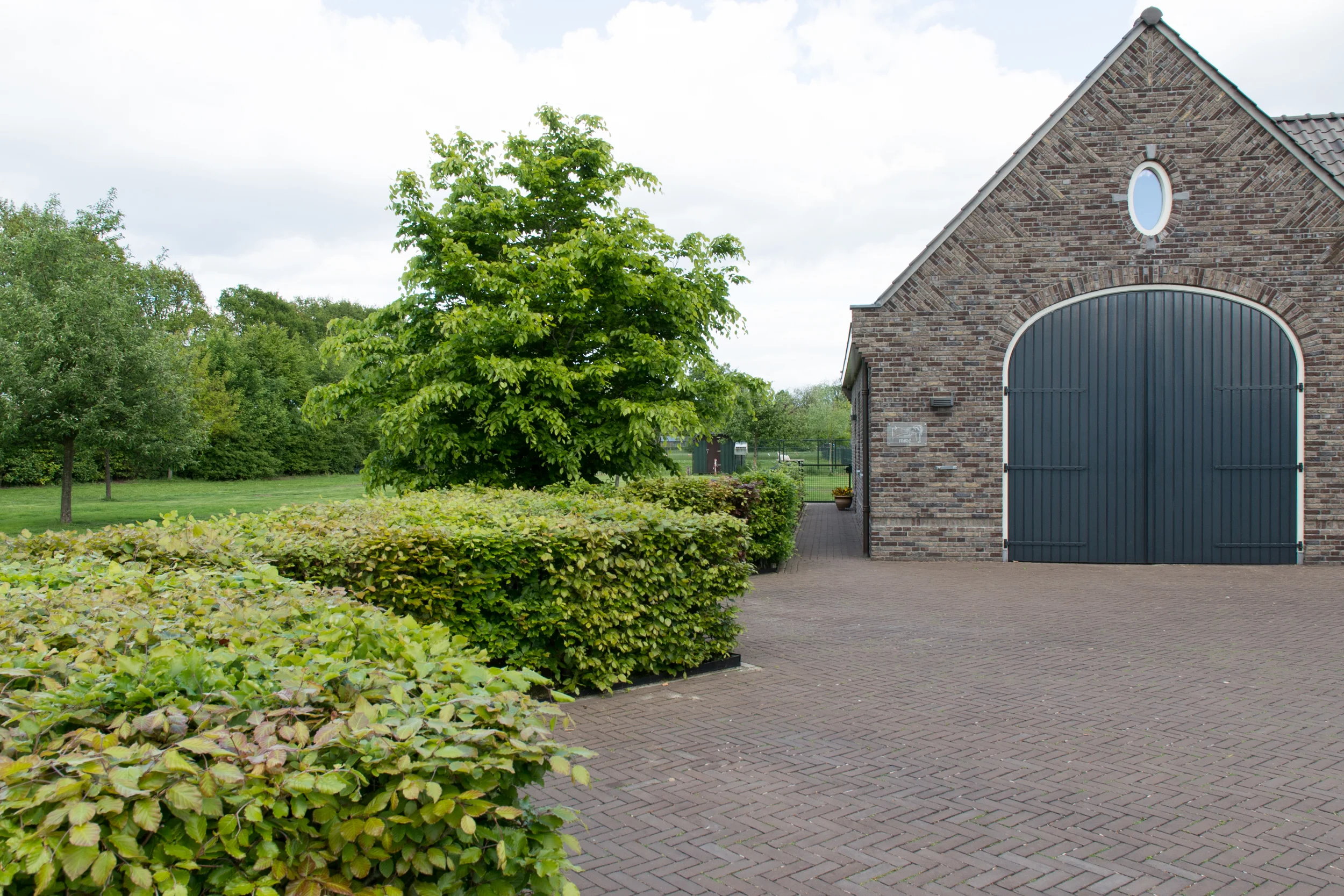SALON MIRE Lierop buiten 02.jpg