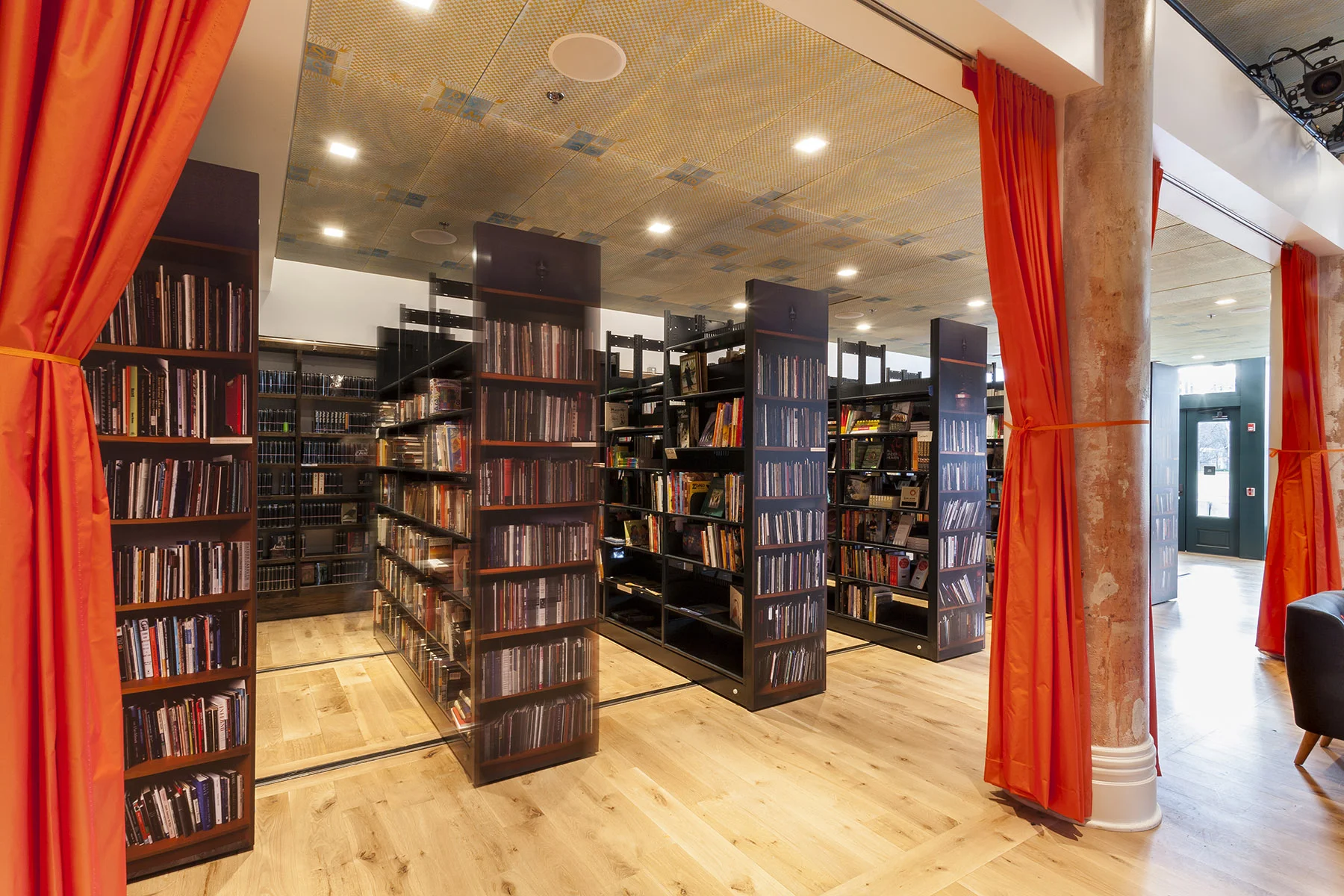 Masonic_1stfloor_bookstore_shelvesmoving-2951-lowres.jpg