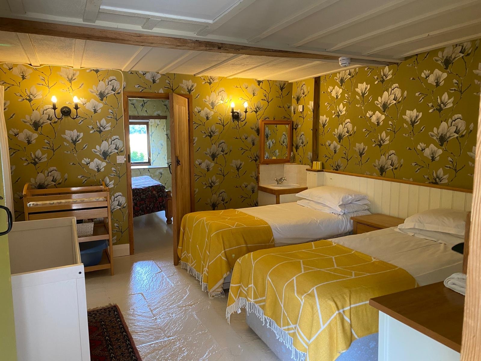 CA interconnecting room.JPG