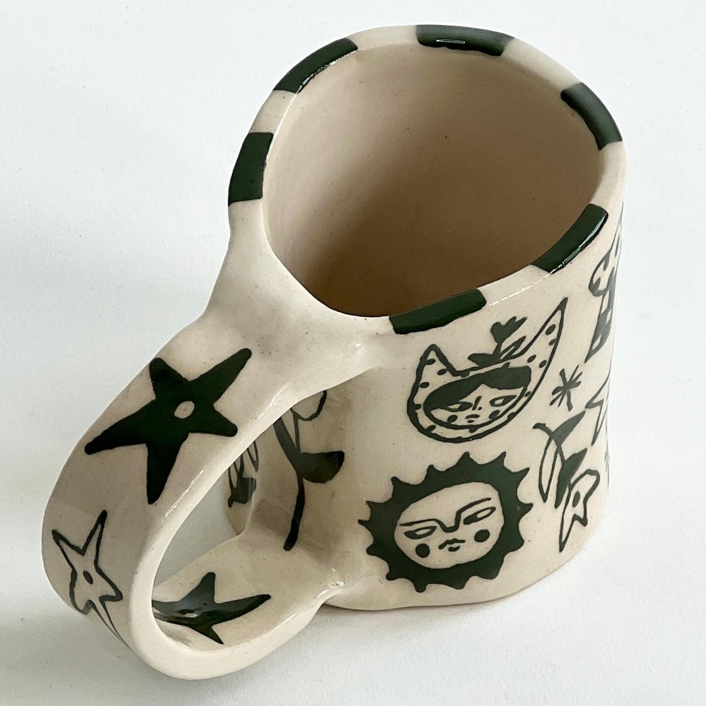 lil olive green tankard doodle style mug coming on the 17th hope everyone has a luvly week! 🌷

#ceramics #smallbusinessuk #smallbusiness #pottery #illustration #design