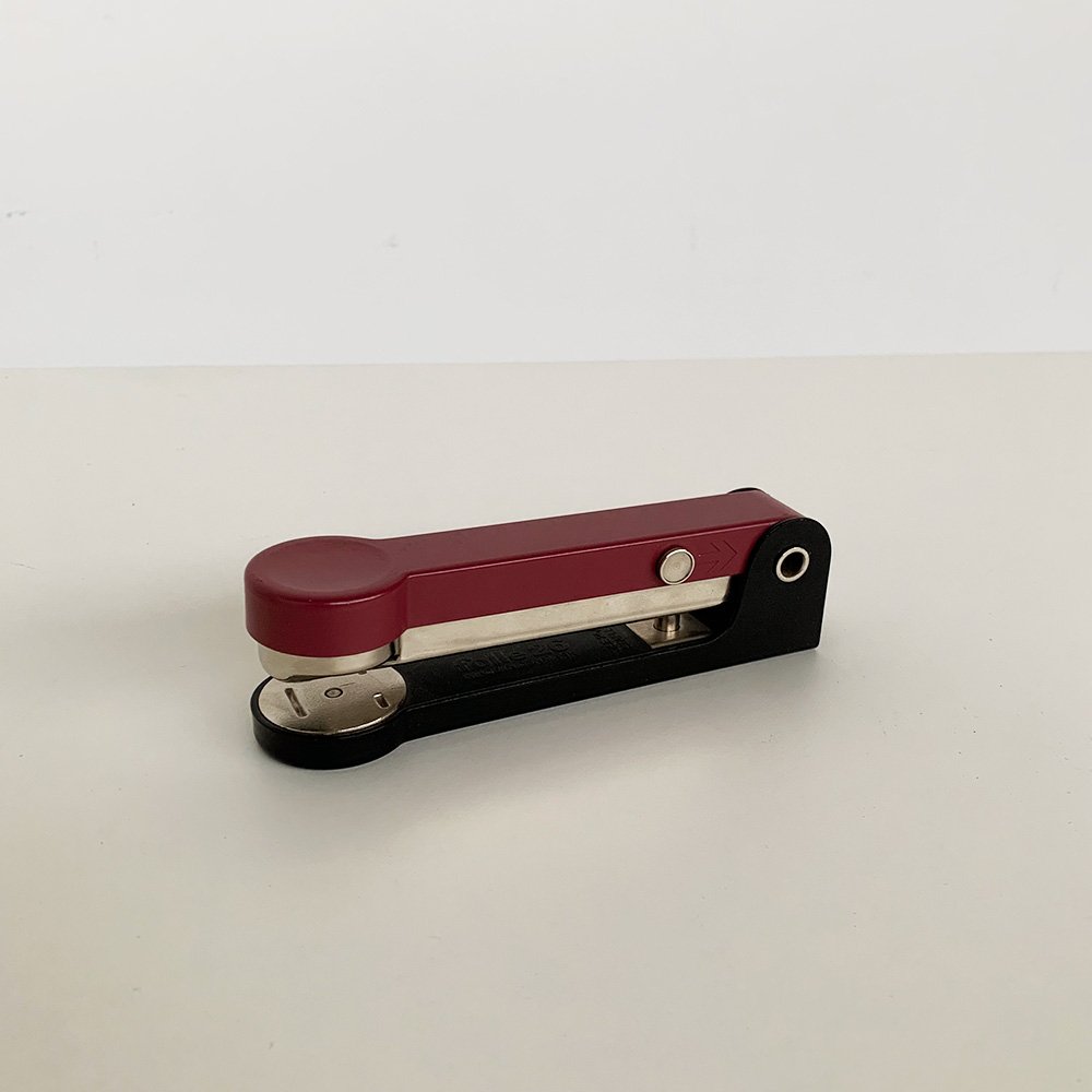 Folle 26 Stapler (Burgundy and Black).jpg