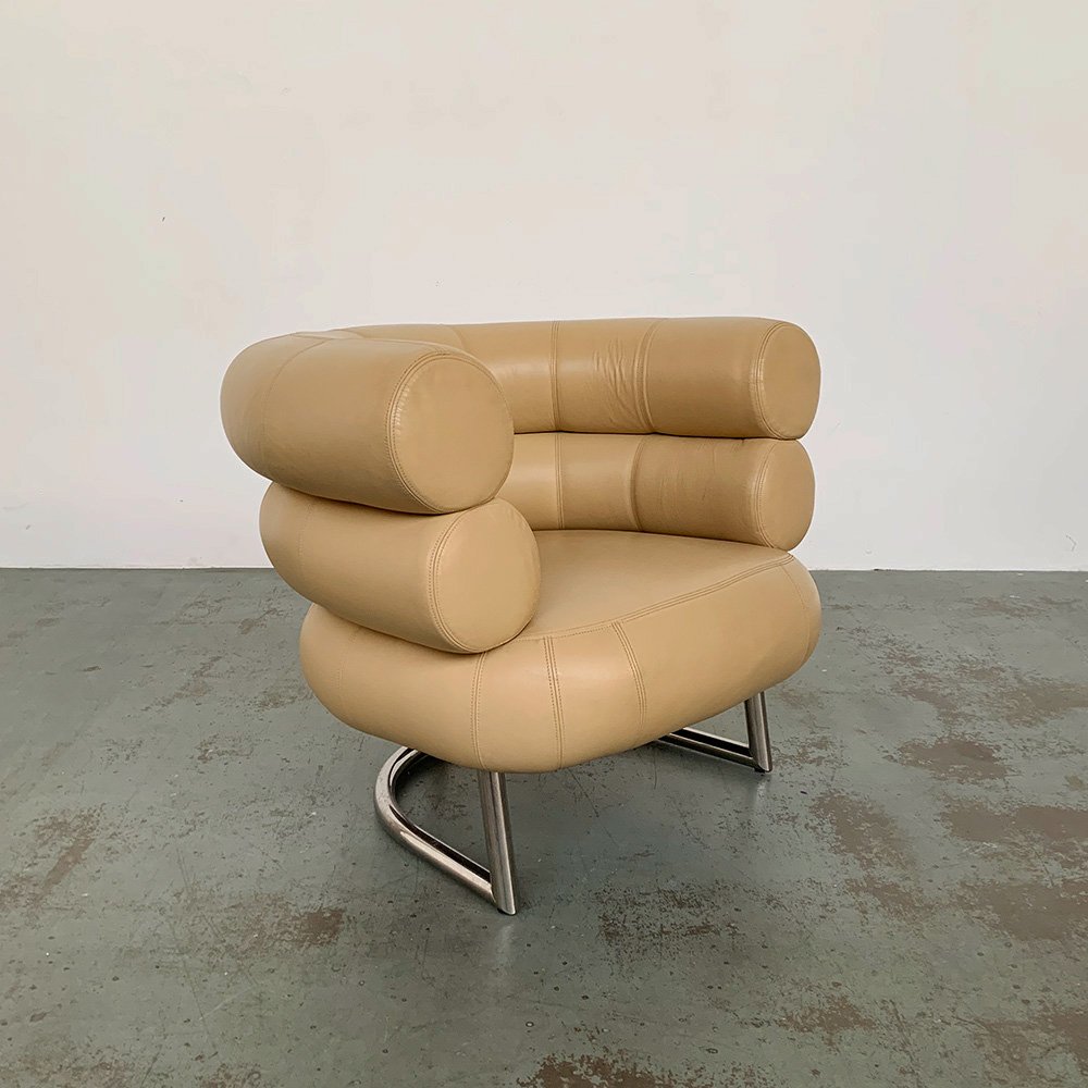 cream leather chair frontal 1_.jpg