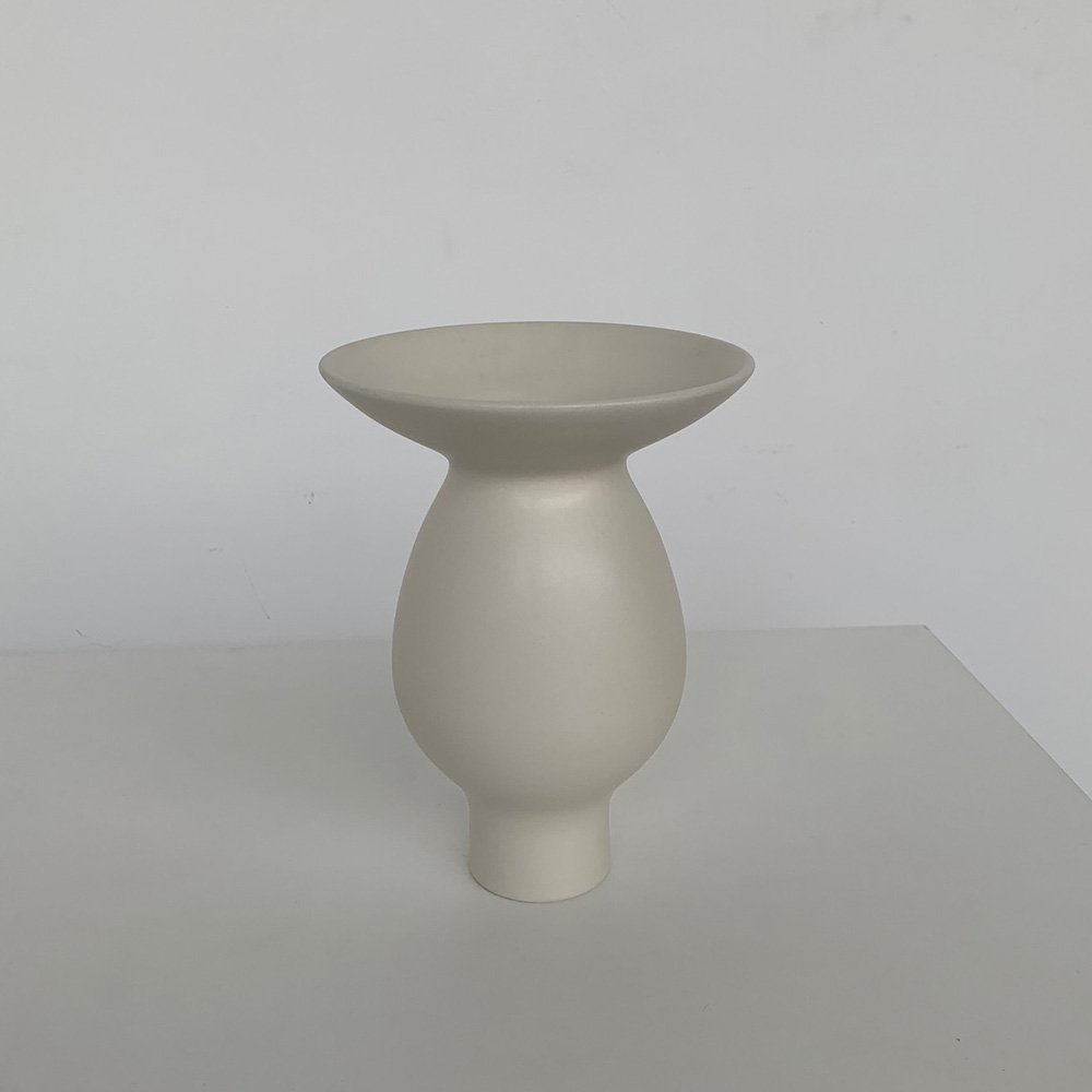 Off White Khaler Vase.jpg