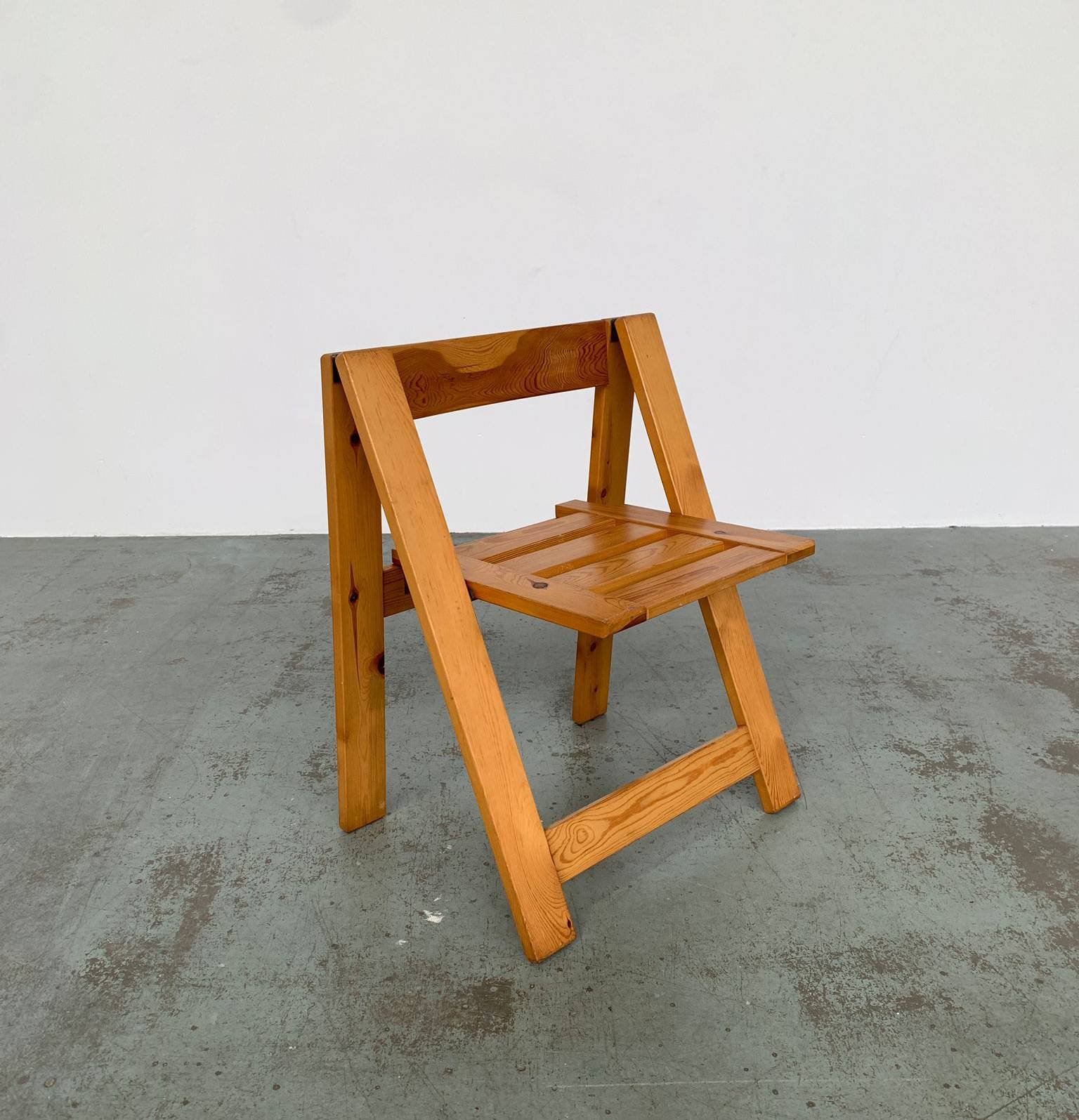 Folding Pine Chair.jpg