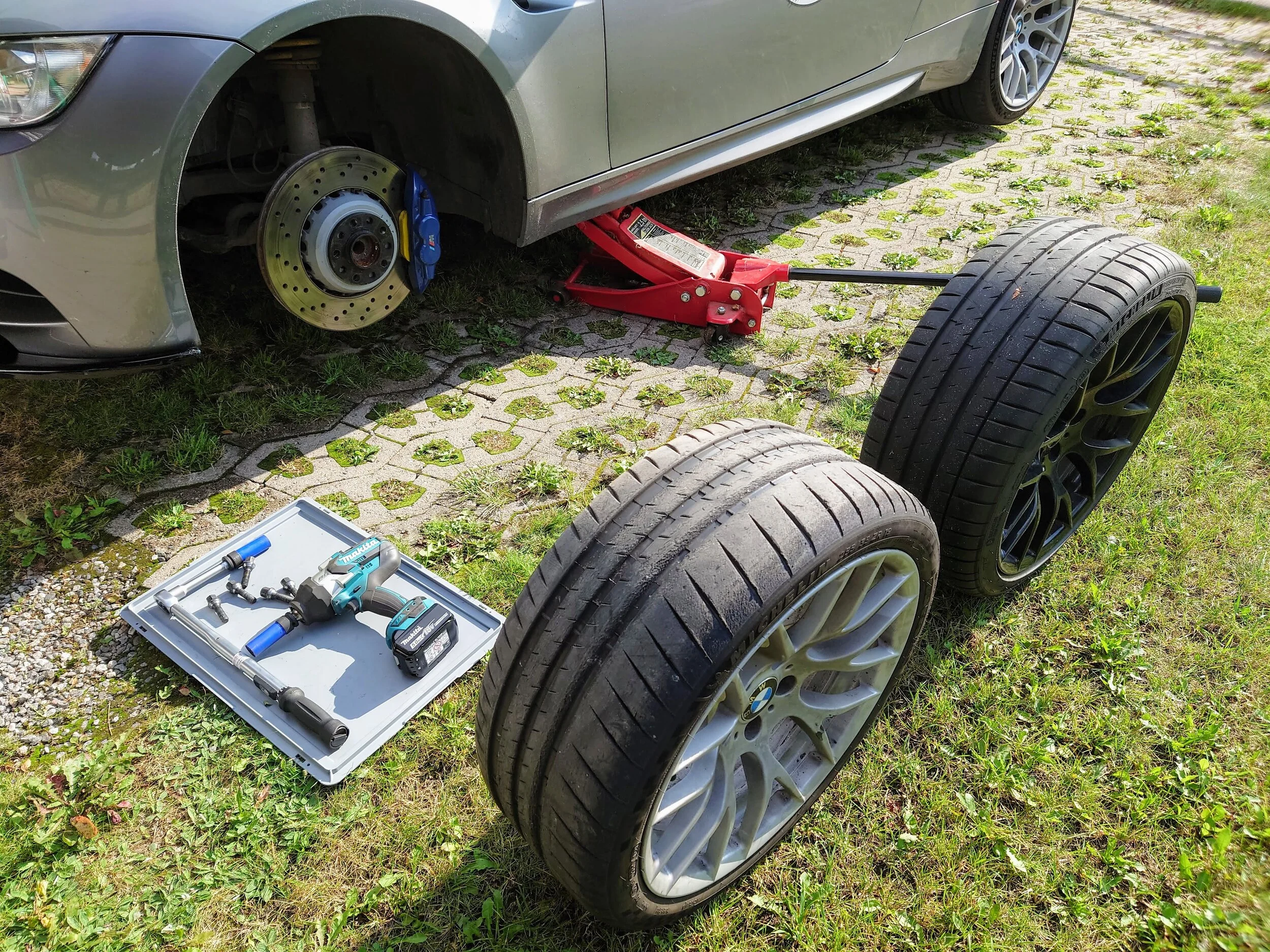 How I switch from street set to track wheel/tire set and back 
