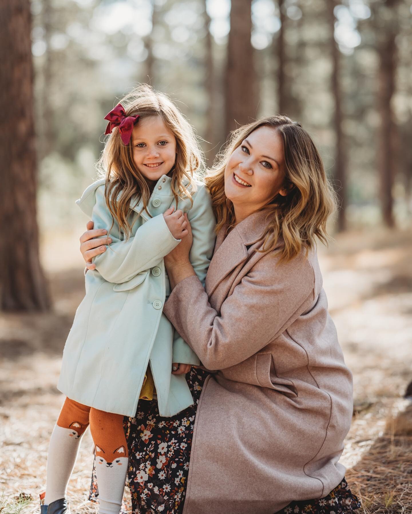Can I show you something?

I just had to highlight some extra sweet moments from this family session.

&bull;This cutie and her momma. 
&bull;Her love for nature. 
&bull;Their pretty peacoats!
&bull;The fox tights!! 😱🦊🧡

One of my favorite things 