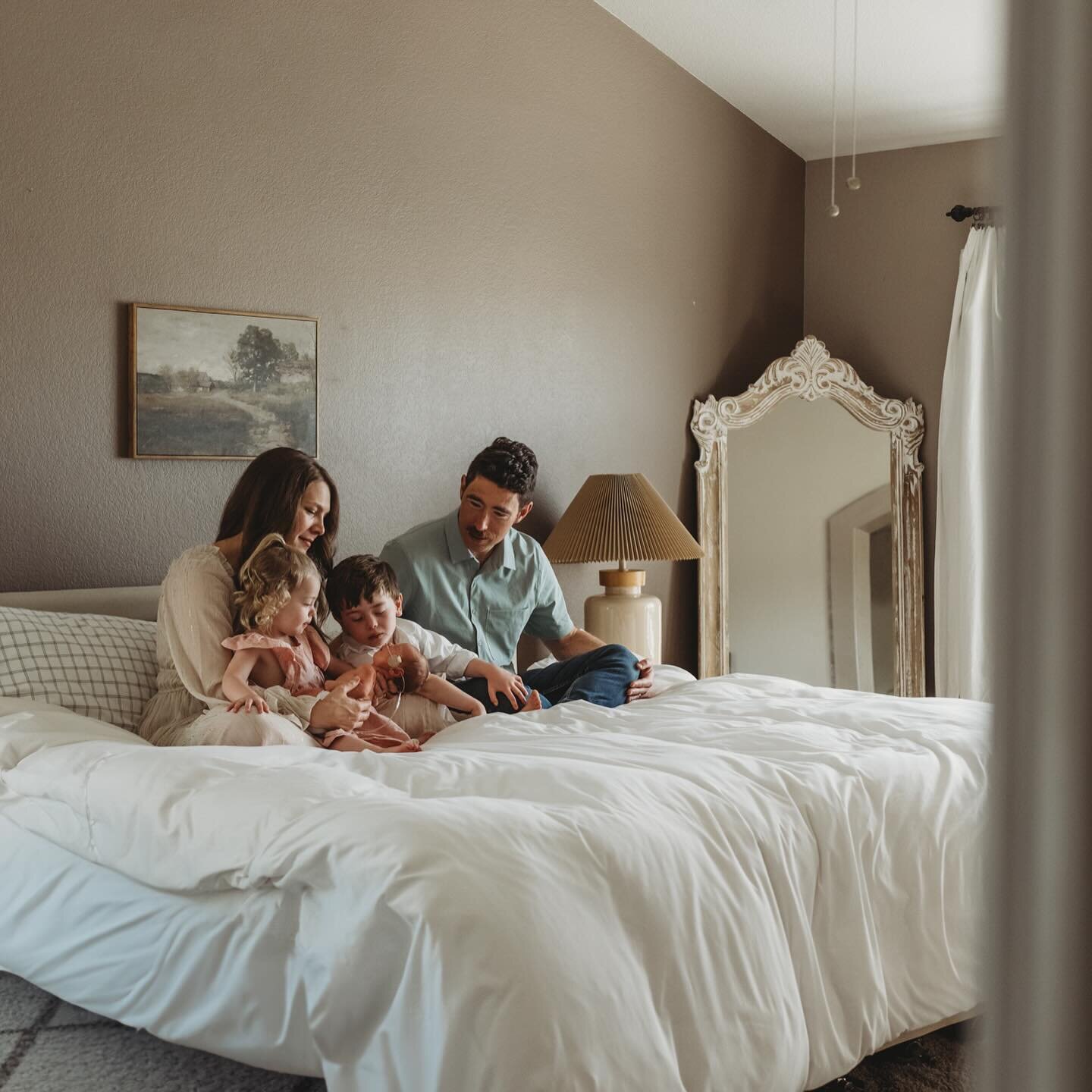 In home sessions are my favorite during Winter! I love the intimacy and coziness that they offer, no matter the weather. Kids are comfortable and familiar with their home environment which allows for extremely natural interactions. 
.
.
An in-home se