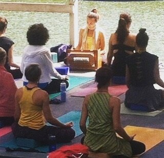 Turn off your phones and come #chant with me today! Outdoor community circle @onyxyogastudio 2pm (Saturday 11/7). #takeabreak #breather #chanting #raiseyourvibration #soundhealing #prayforpeace #communitycircle #mantras #findyourvoice #outdooryoga #n