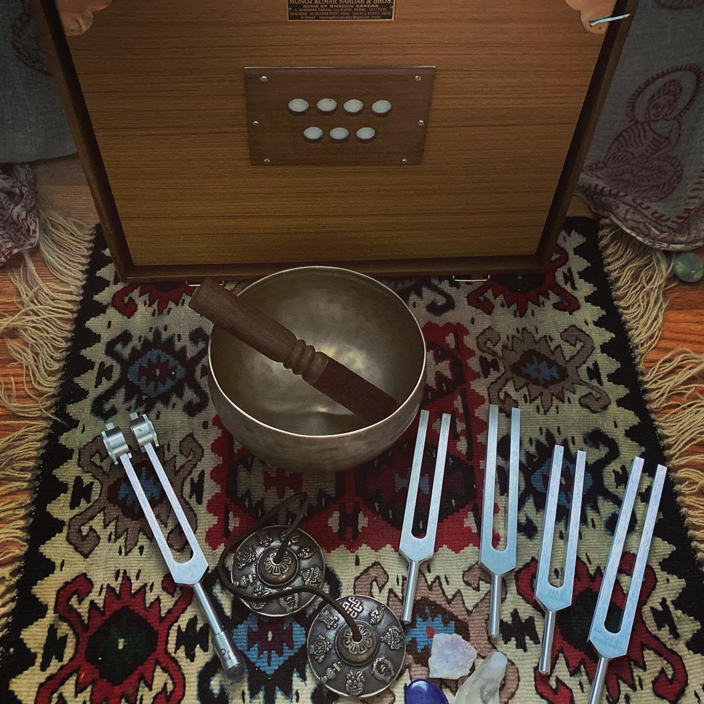 Take an hour for yourself to unplug and reset your nervous system during our LIVE Full Moon Reiki-infused Sound Healing Session this Thursday. Using a variety of instruments, sound healing creates vibration to gently and deeply relax the body and min