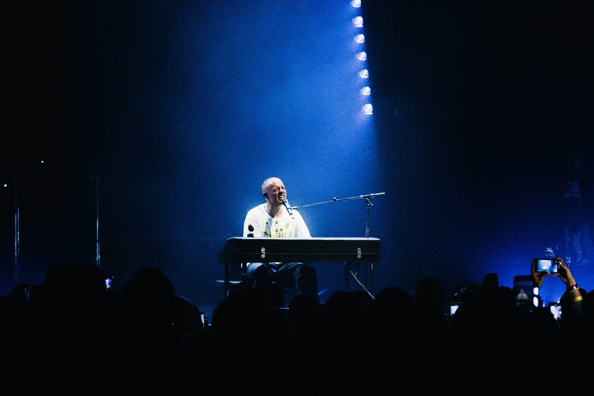 dermotkennedy_sofi-20.jpg