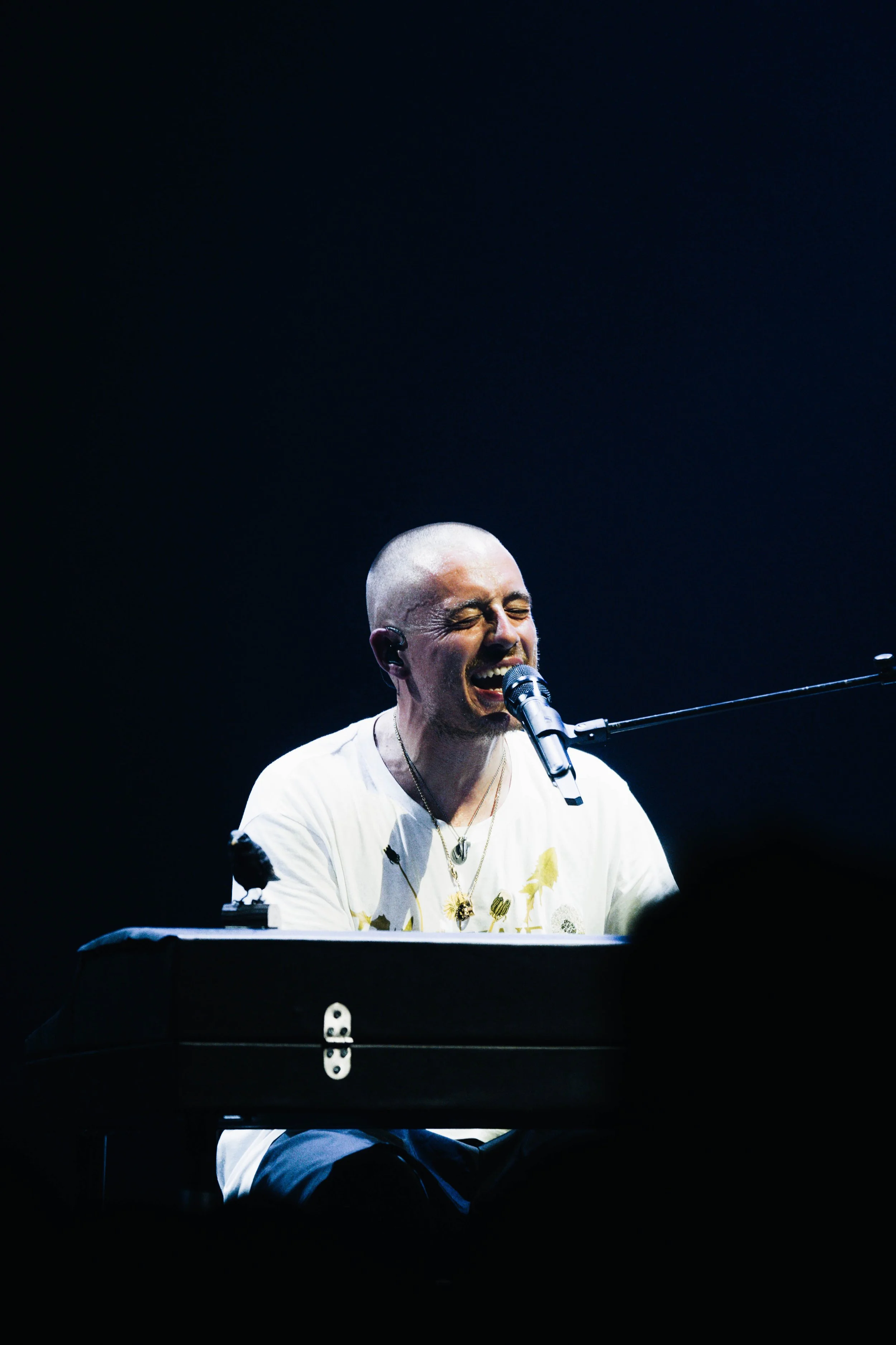 dermotkennedy_sofi-22.jpg