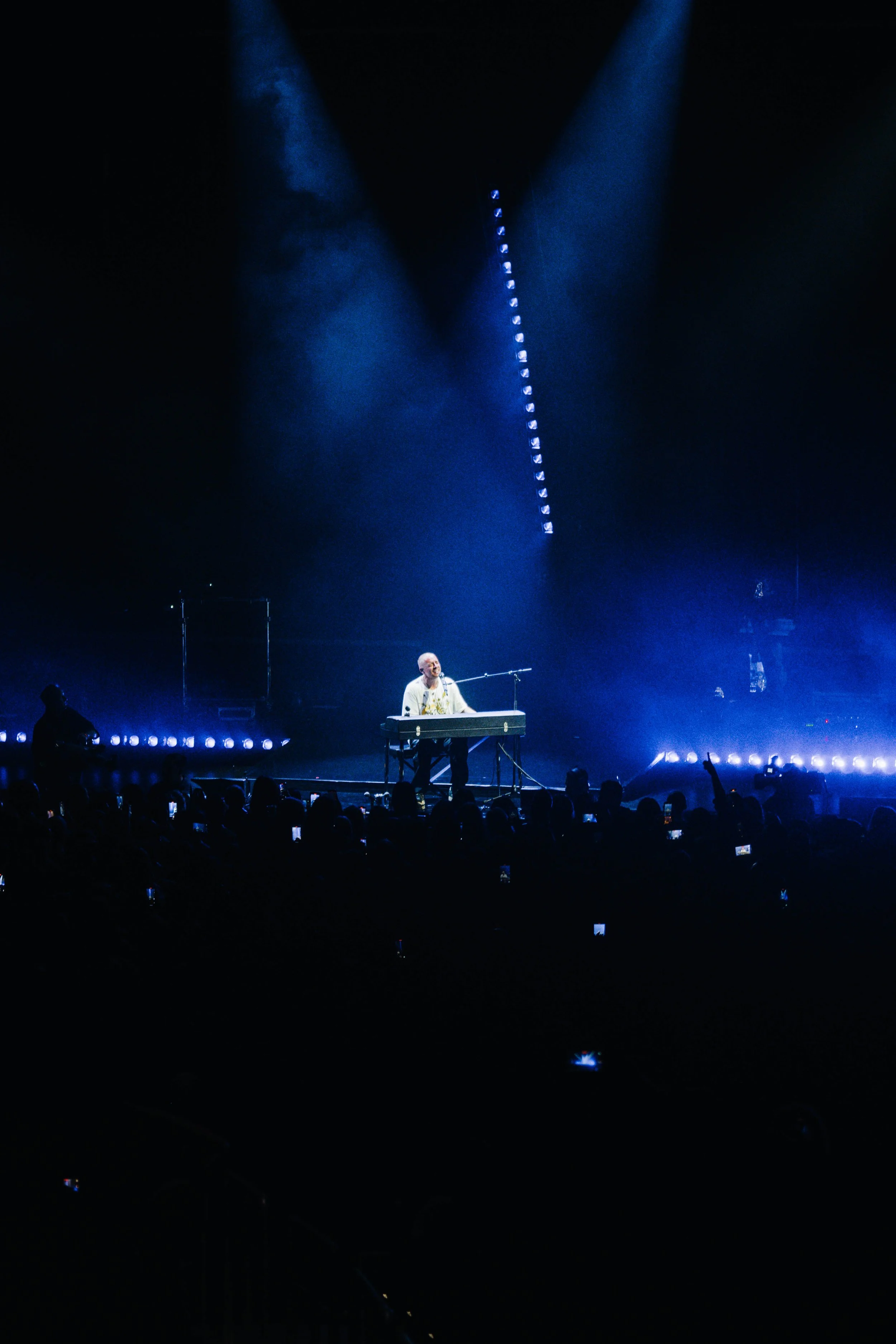dermotkennedy_sofi-26.jpg