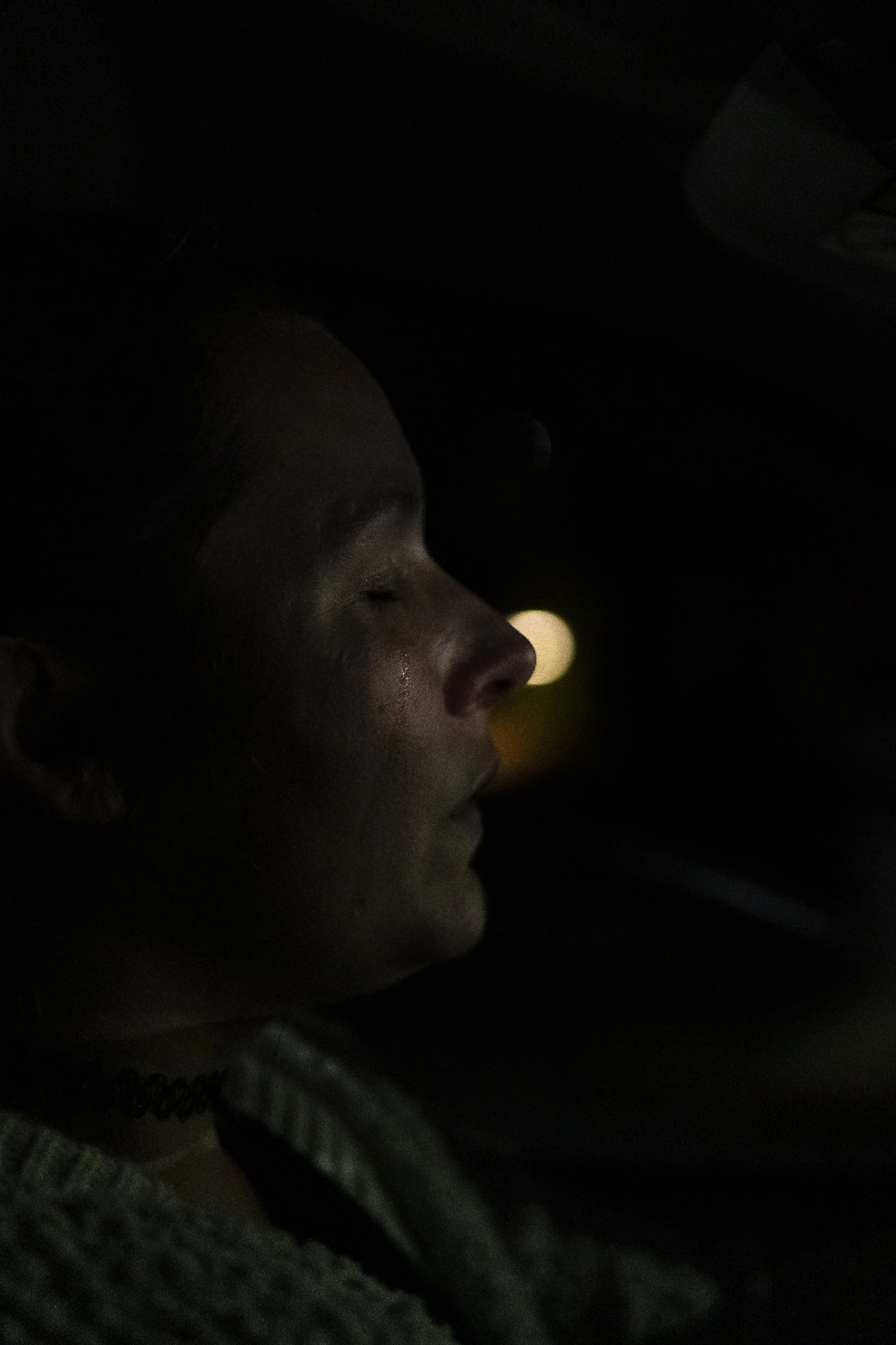 Shellie closes her eyes while crying as she drives to her apartment after dropping off Bella. “Nobody understands what I gotta go through,” she says, and adds that she cries nearly every time she leaves her daughter with her ex. Shellie is quiet for 