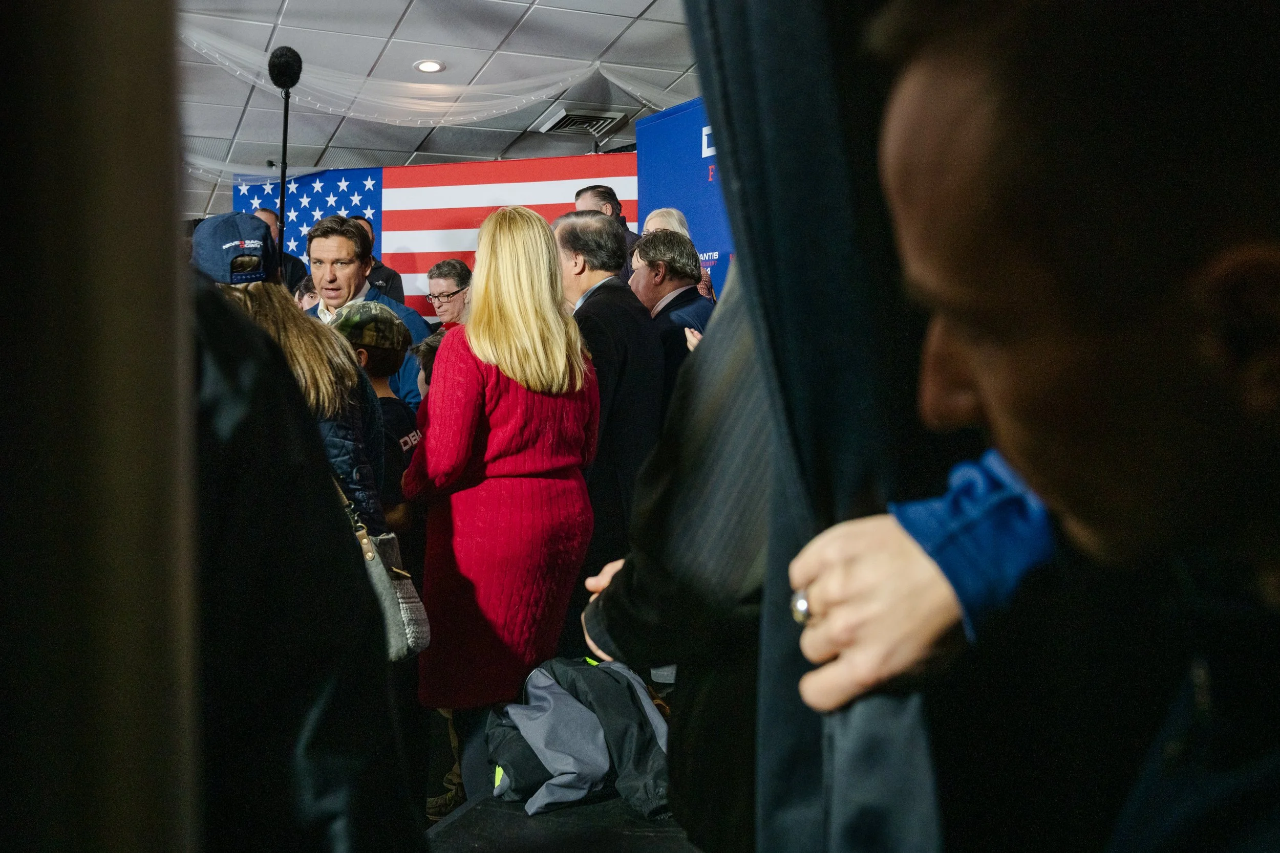  Republican presidential candidate Florida Governor Ron DeSantis speaks to members of the press at a Never Back Down campaign event in Manchester, NH on Nov. 21, 2023. 