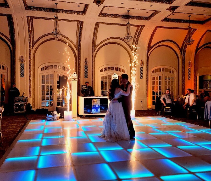 First dance vibes!

@hotelblackhawk 
#weddings #iowawedding #brides #firstdance #iowadj