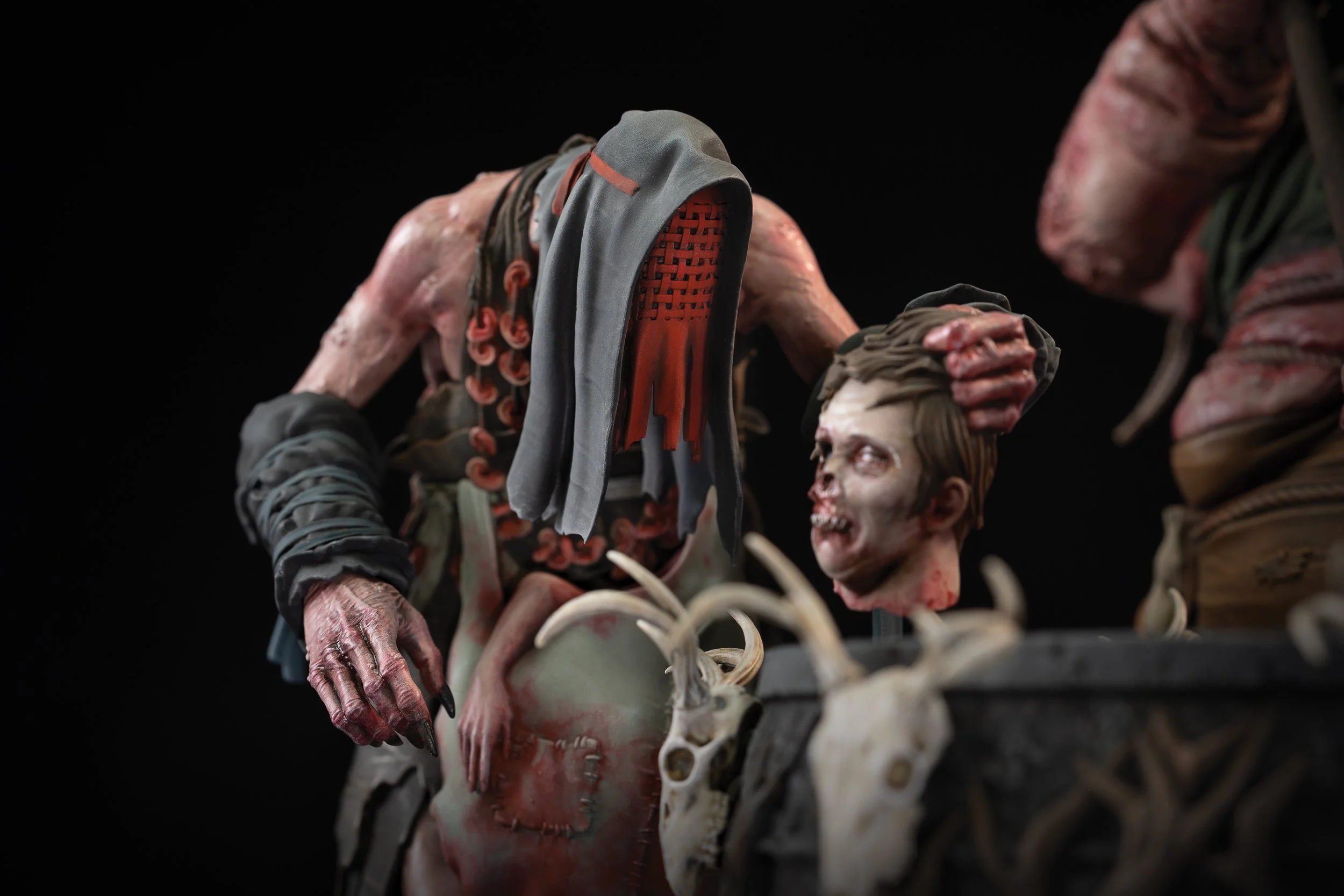 WITCHER_STATUE_CRONES_DHD_PHOTO_09.jpg