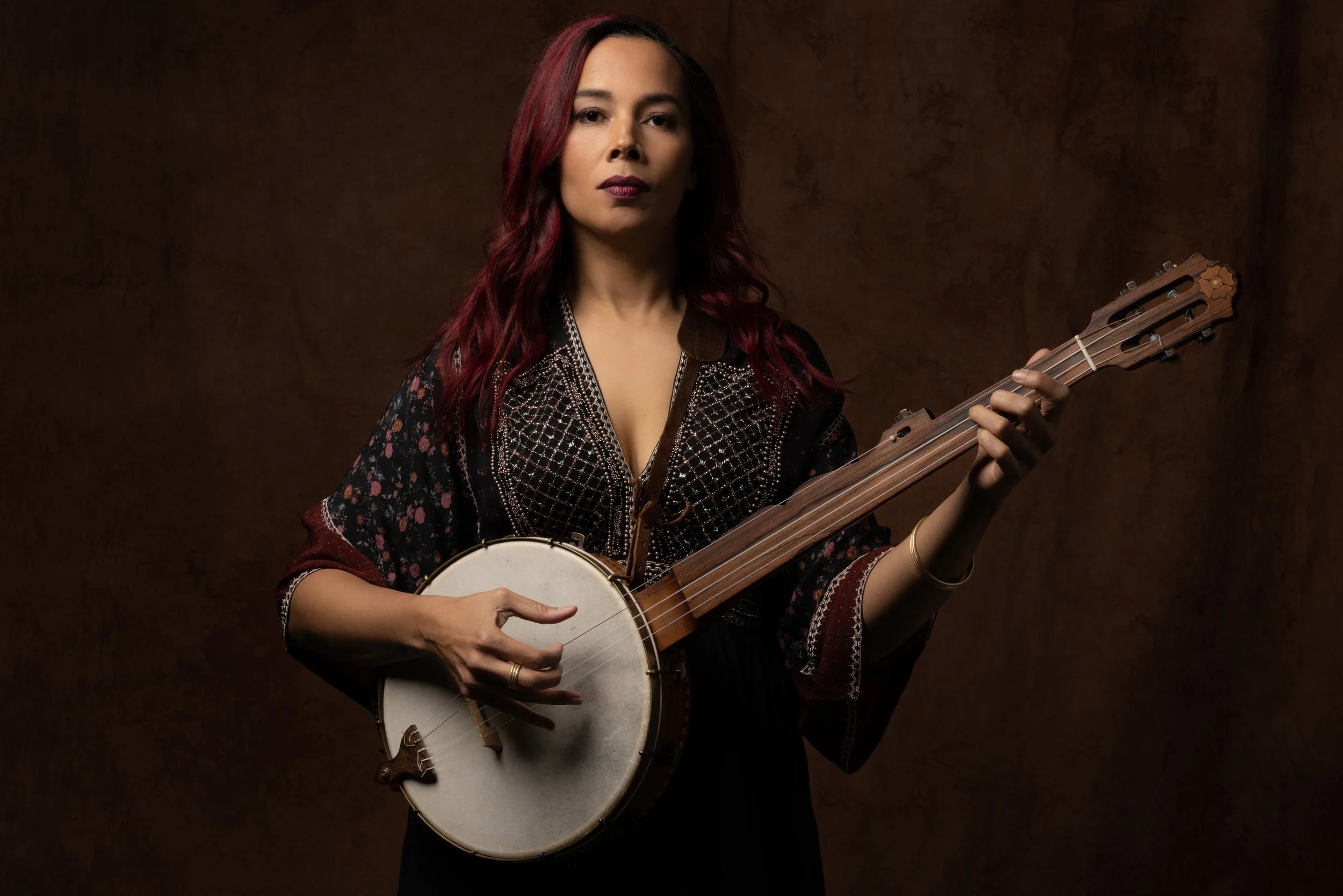 20220127_RhiannonGiddens_FrancescoTurrisi_EbruYildiz_494_300DPI.jpg