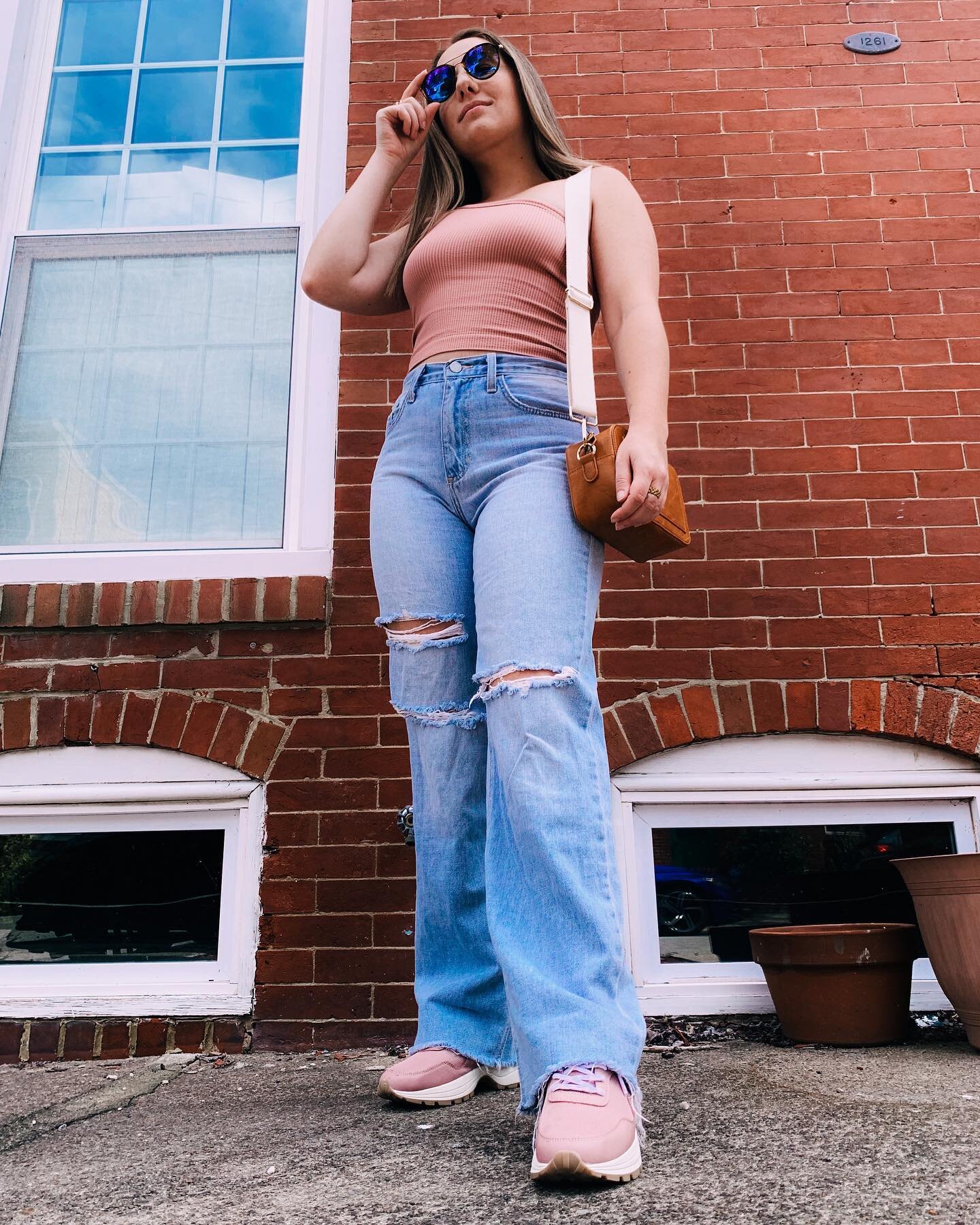 On my way to work at another coffee shop 🤷🏻&zwj;♀️

#mbellishmentbrandingco #baltimoresmall #marylandsmallbusiness #outfitinspo