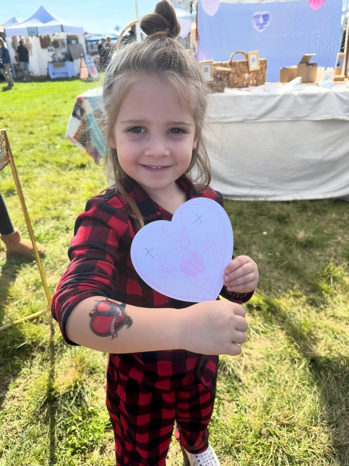 What&rsquo;s in your heart?! ❤️ we had so much fun today watching kids be the natural creative artists that they are!! PS check out the awesome always in my heart, temporary tattoo! !! #art #coloring #buffaloplaid #artist #creativity #market #holiday