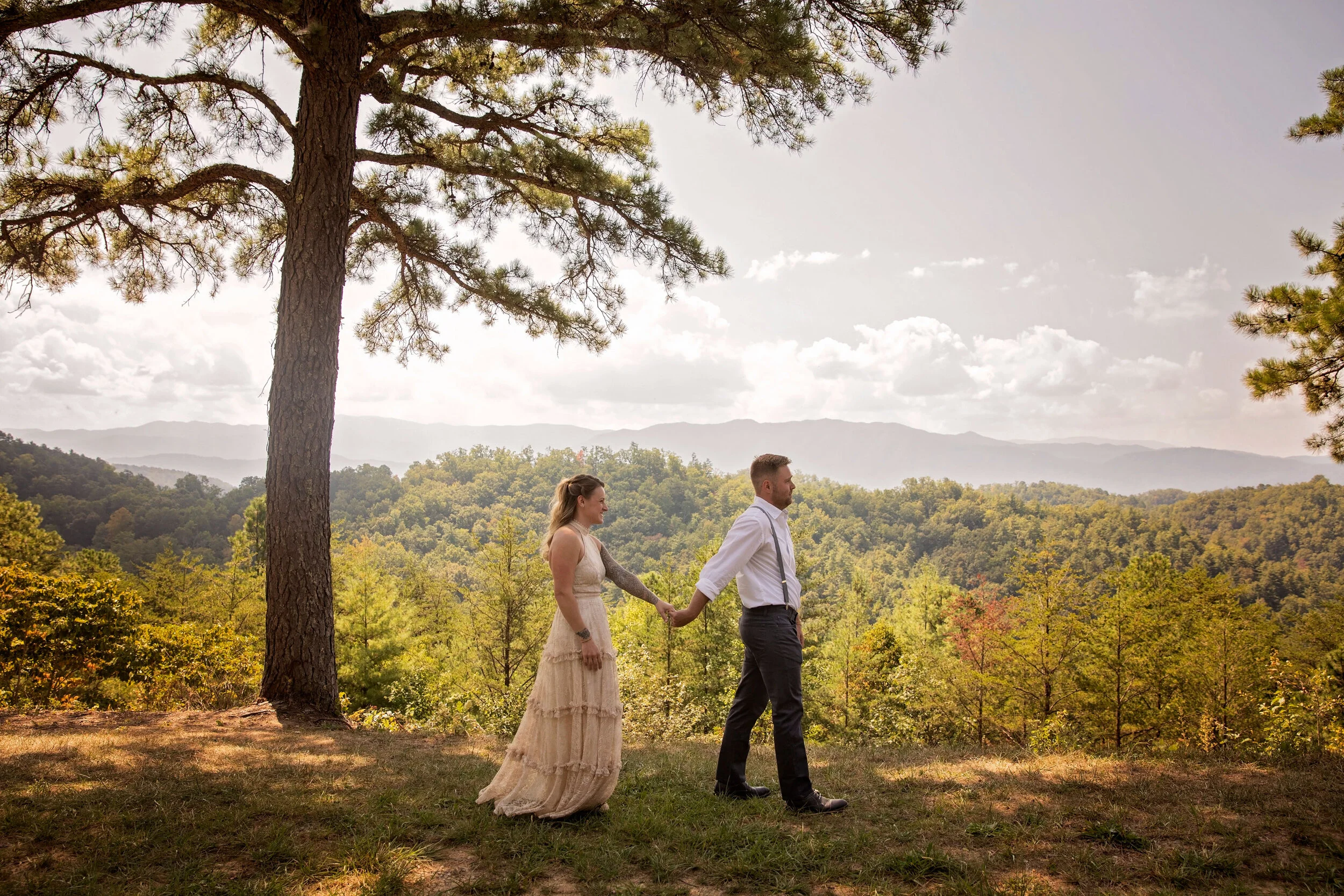 couple-secretly-elop;es-to-Gatlinburg-tn.jpg