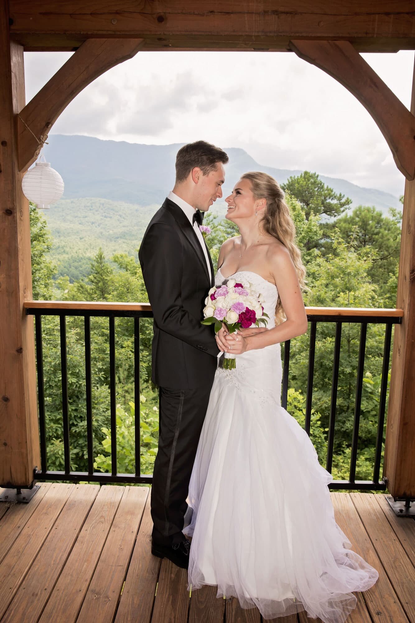 gatlinburg-cabin-wedding-photographer-ceremony.jpg