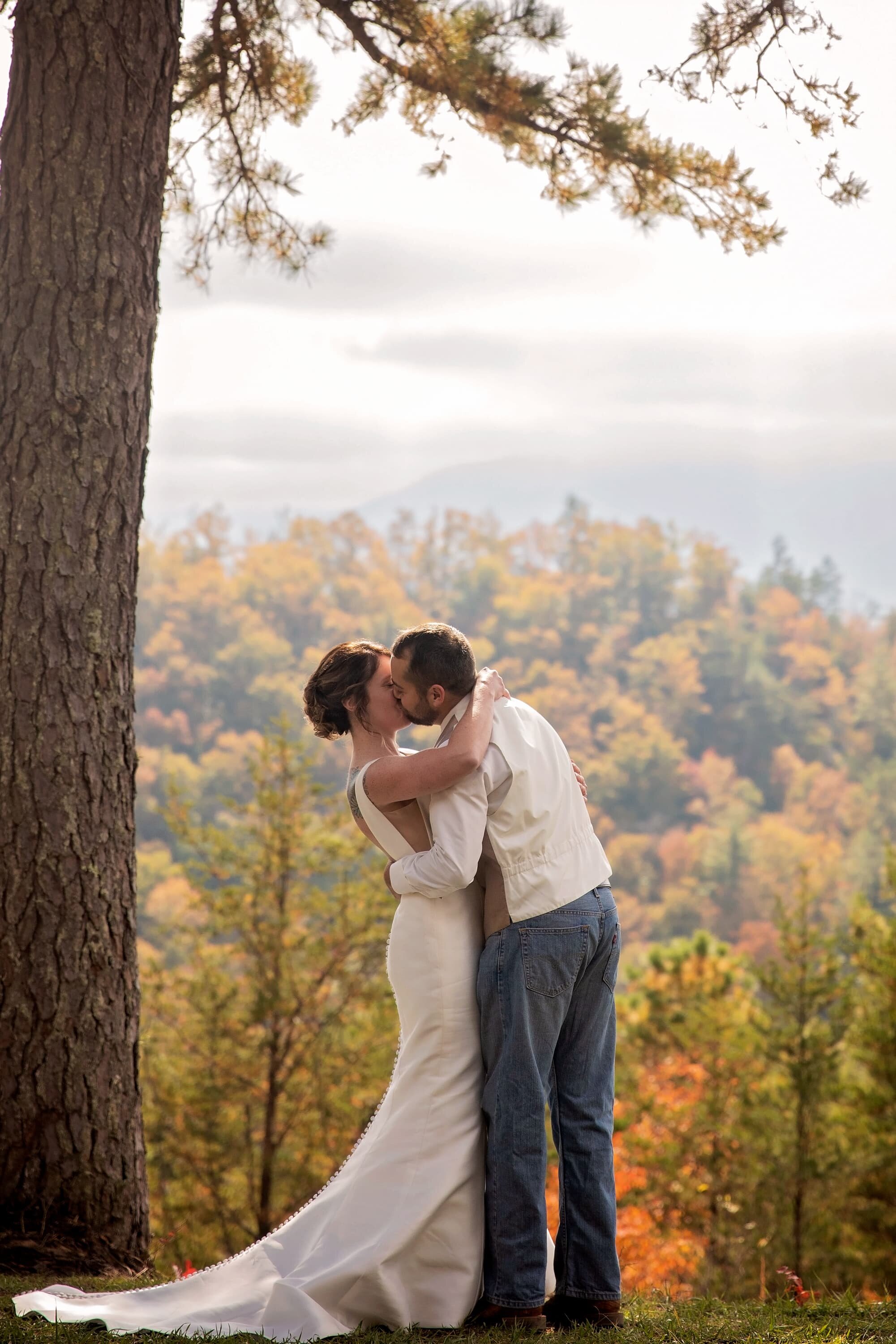 gatlinburg-wedding-kiss-elopement-planner-in-smoky-mountains.jpg