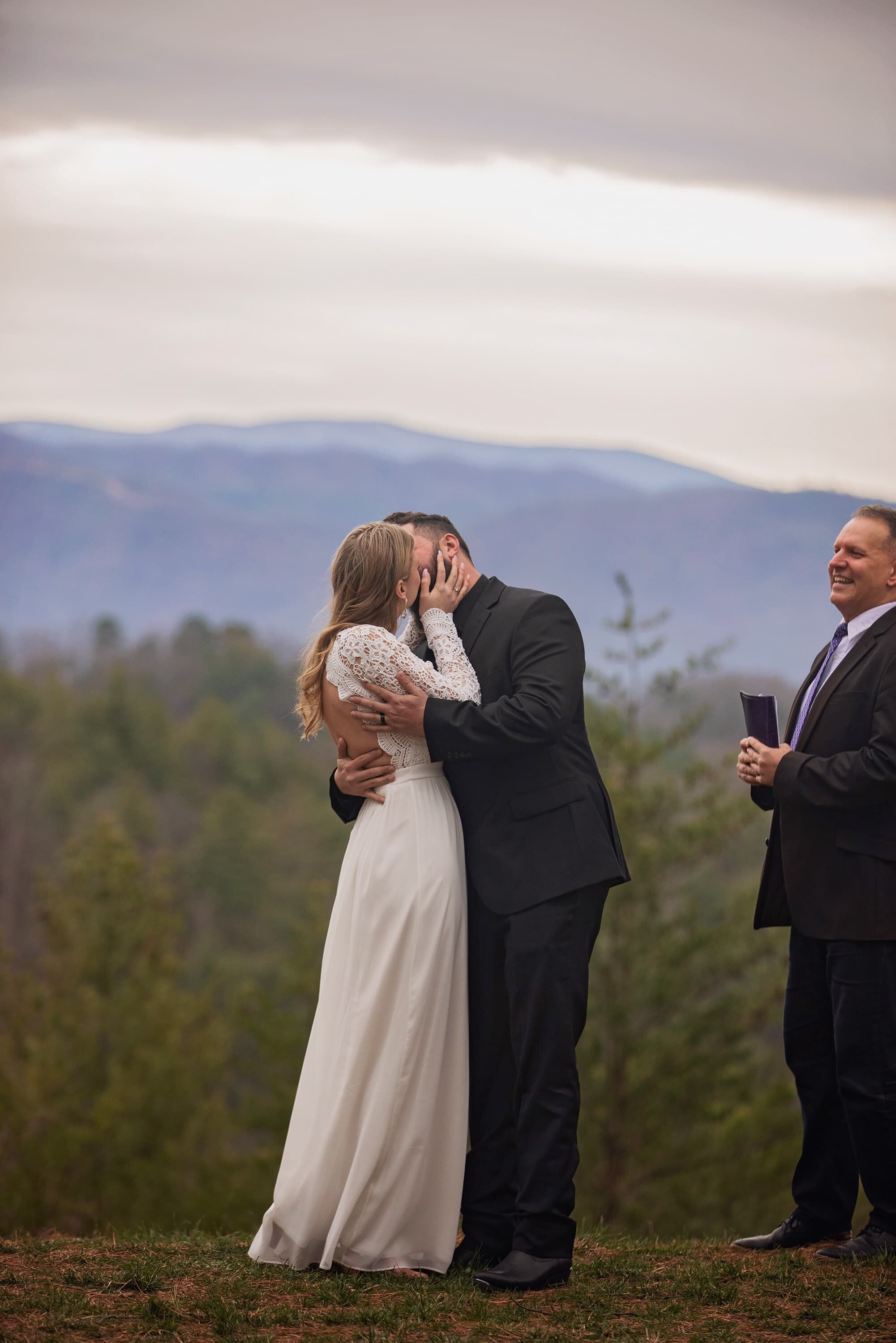gatlinburg-wedding-photographer-elopement-planner.jpg