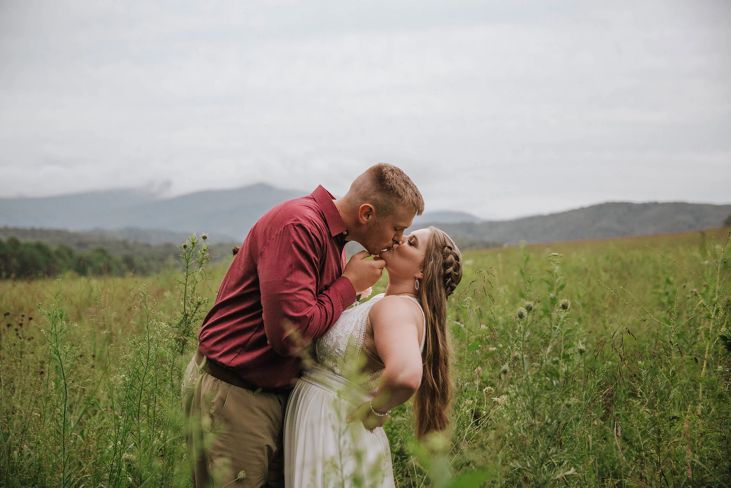 cades-cove-elope-kiss-in-field.jpg