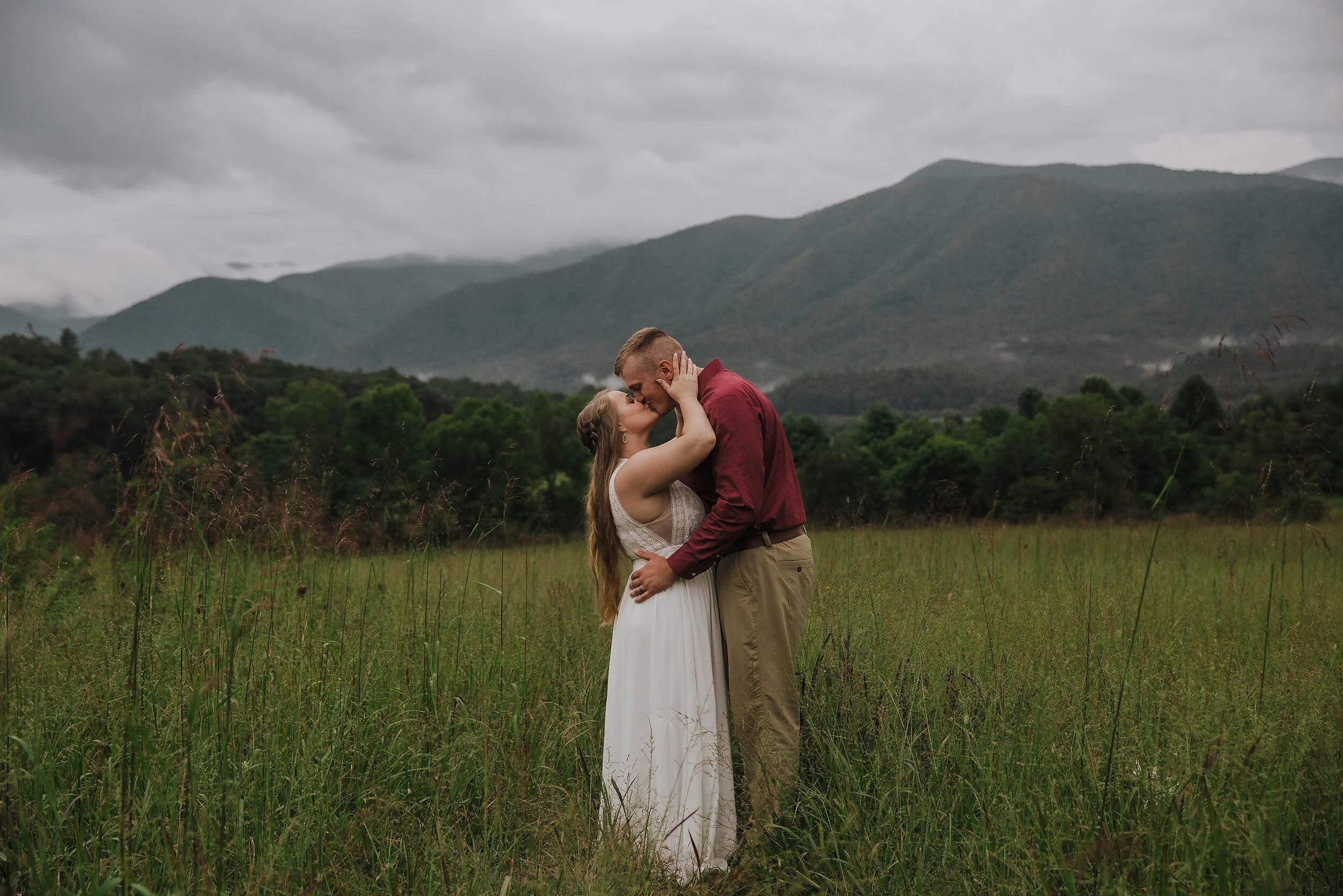 cades-cove-elopement-kiss-in-field.jpg