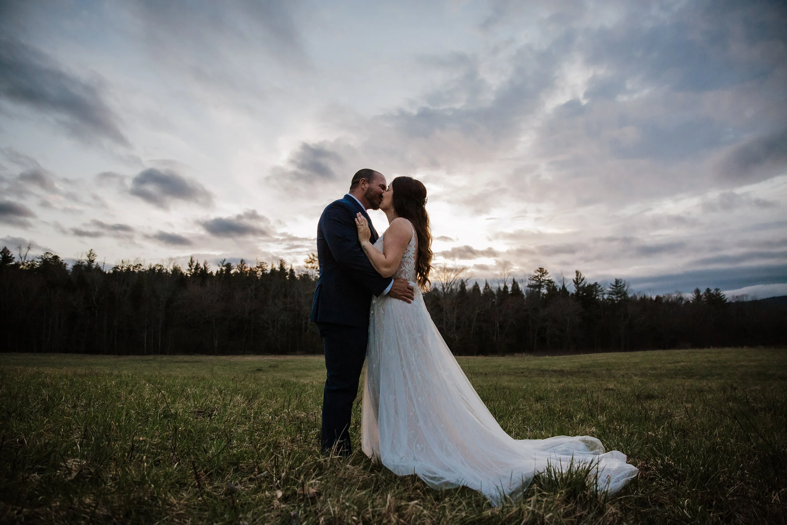 Cades-cove-elopement-kiss-sunset.jpg