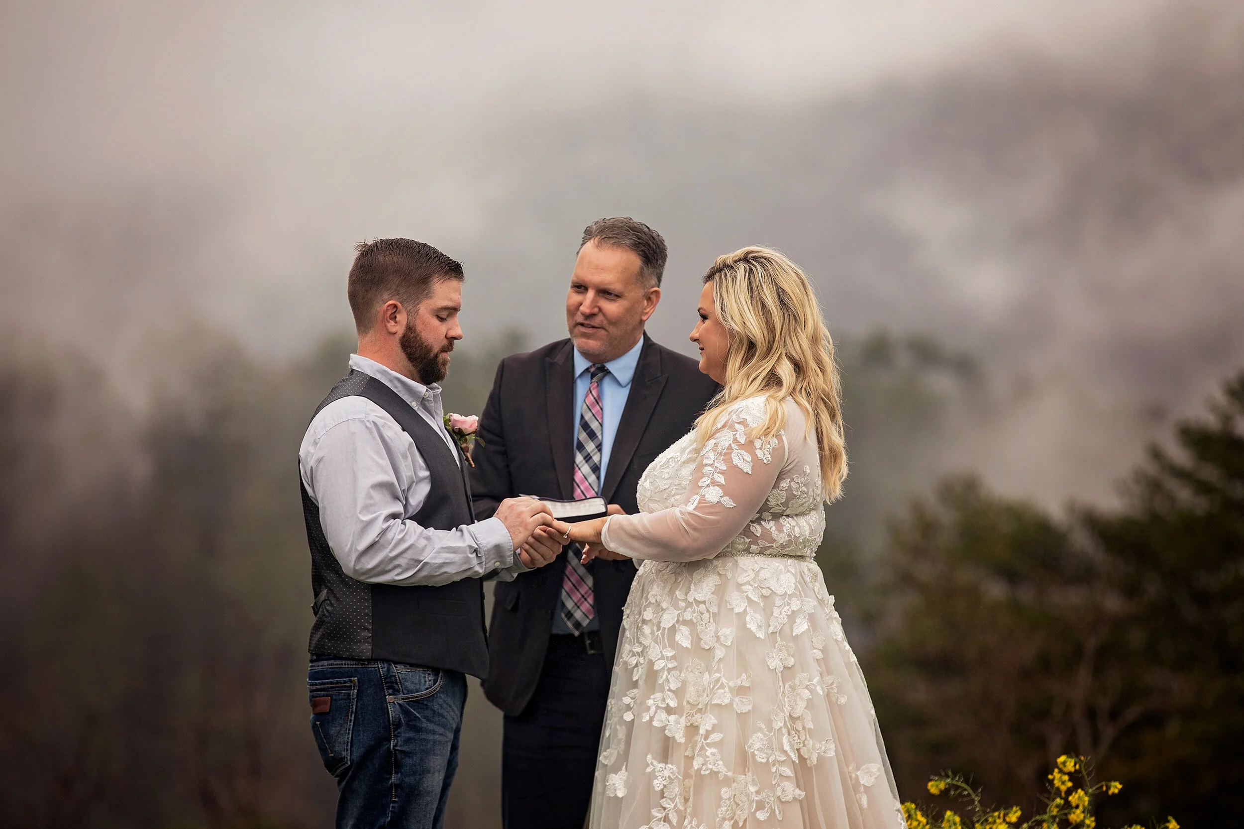 Gatlinburg-tn-elopement-elope-parkway-ring-exchange.jpg