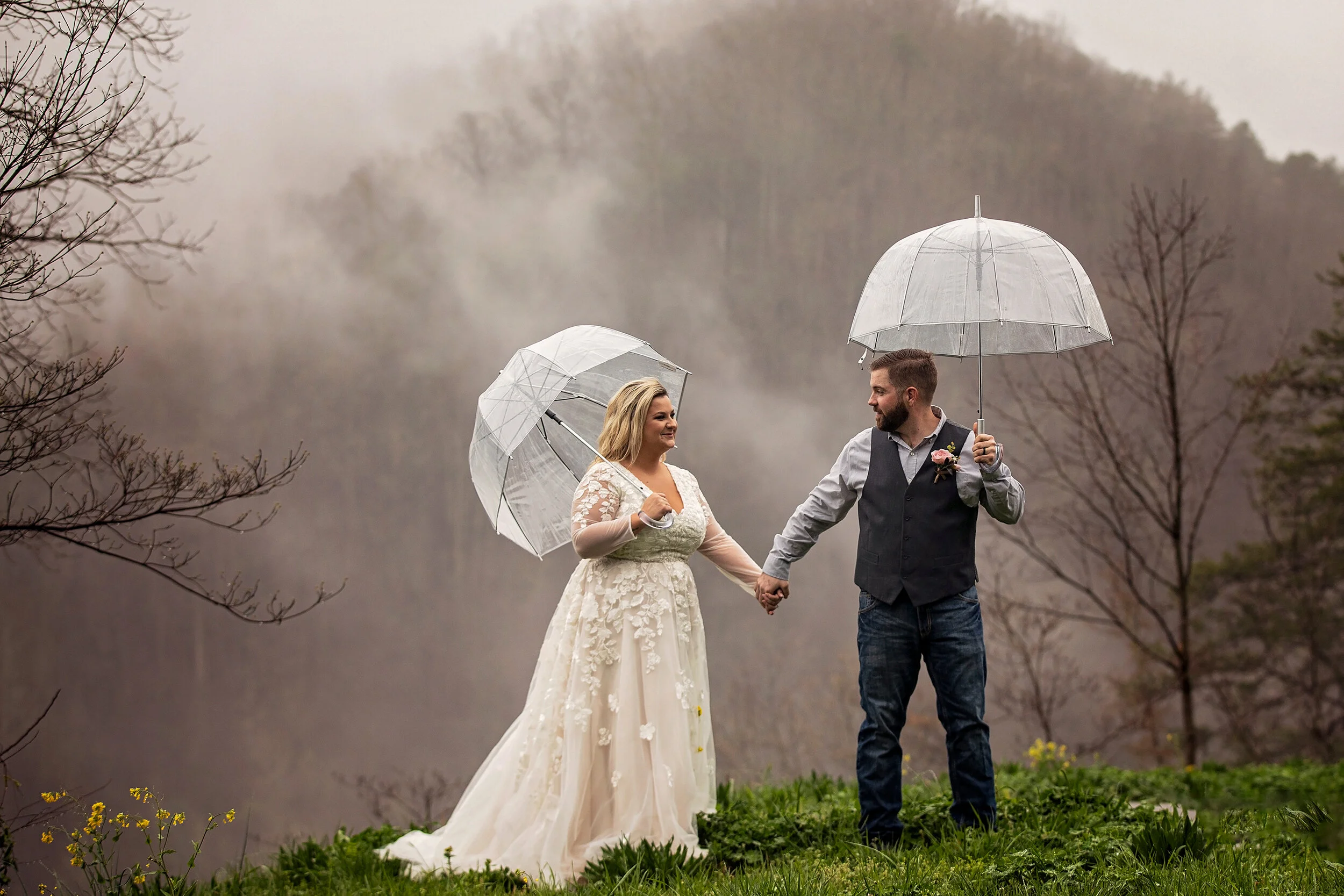 Foothillls-parkway-gatlinburg-elopement-in-the-rain.jpg