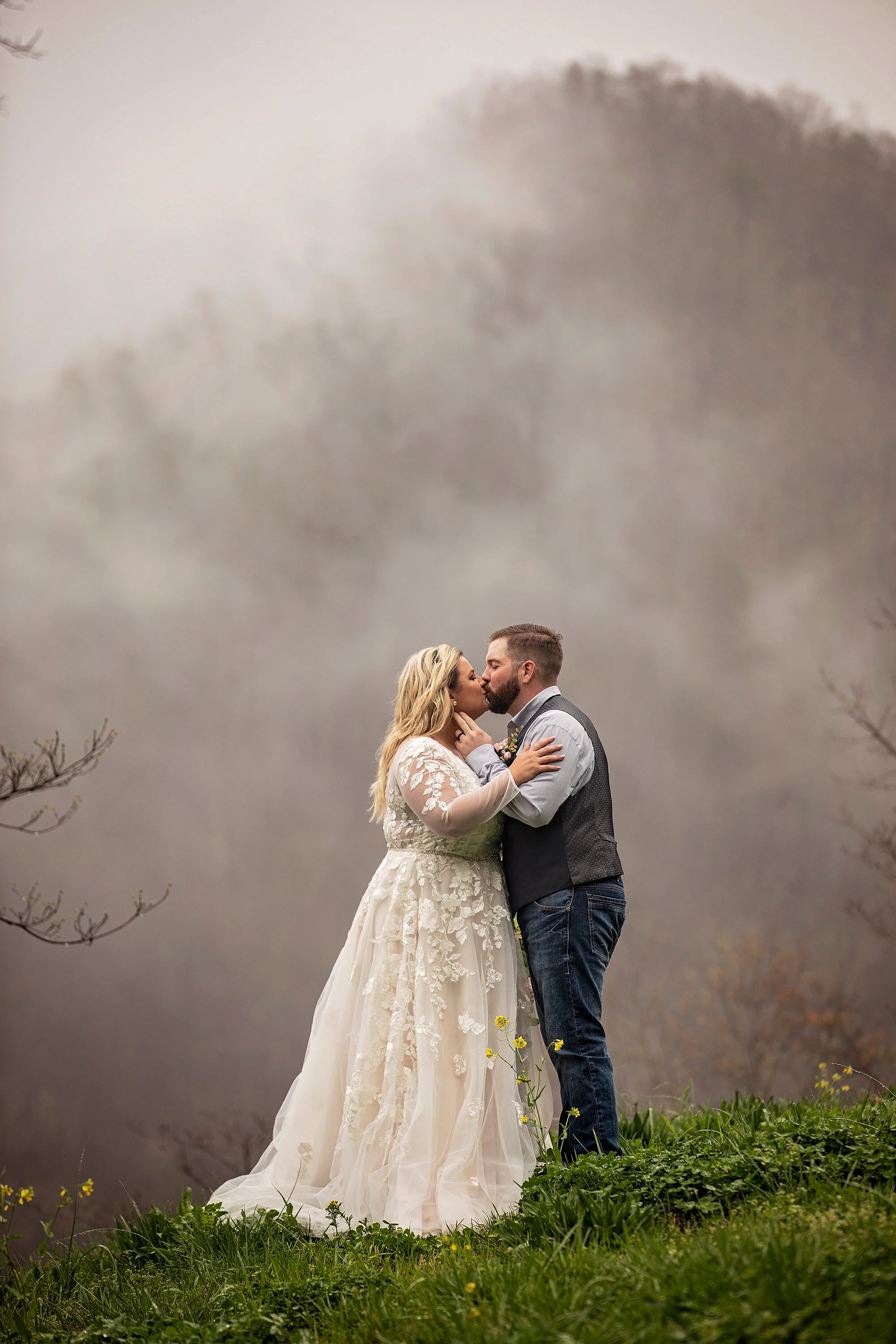 Gatlinburg-elopement-tn-wedding-day-kiss.jpg