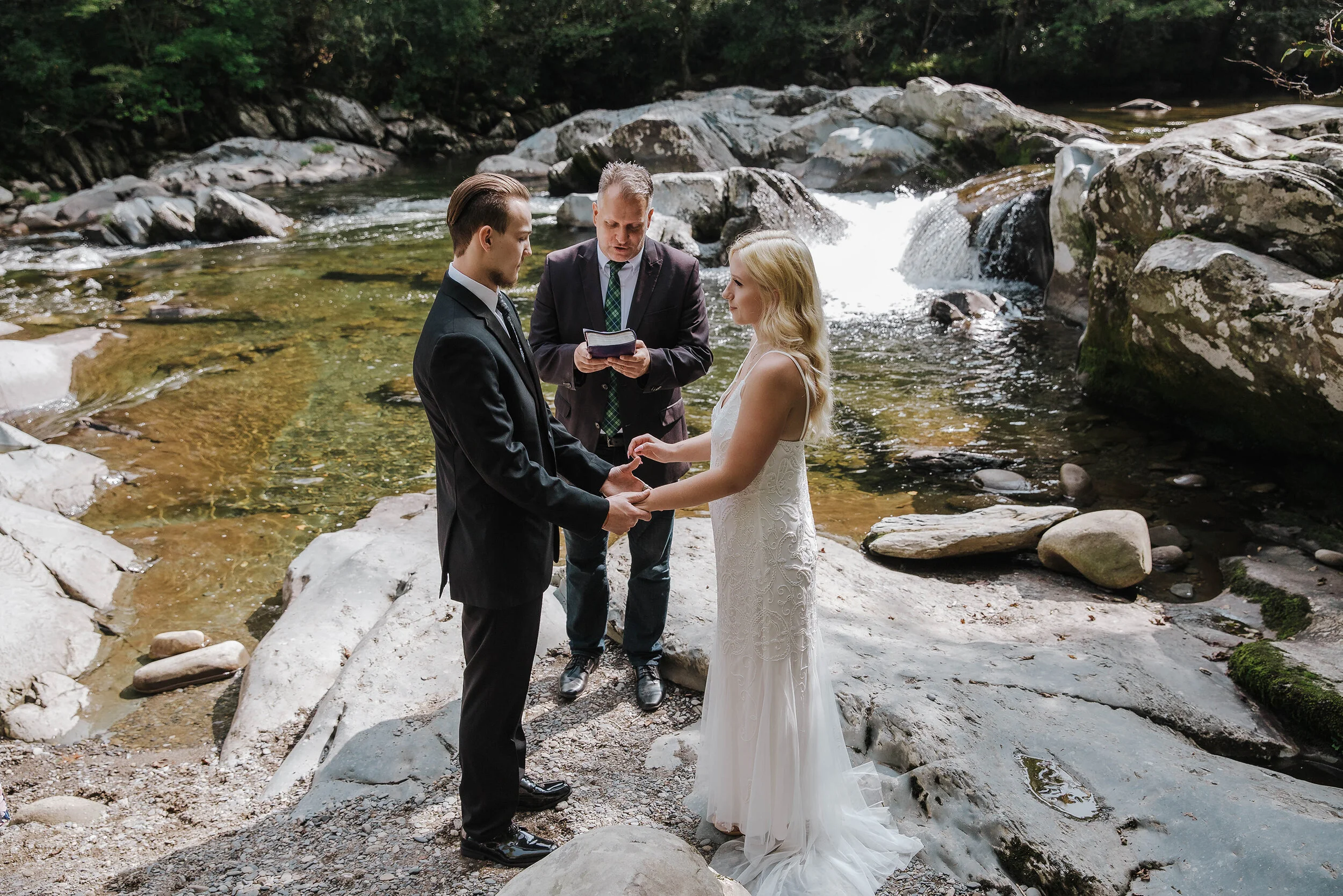 greenbrier-wedding-elopement-ceremony.jpg