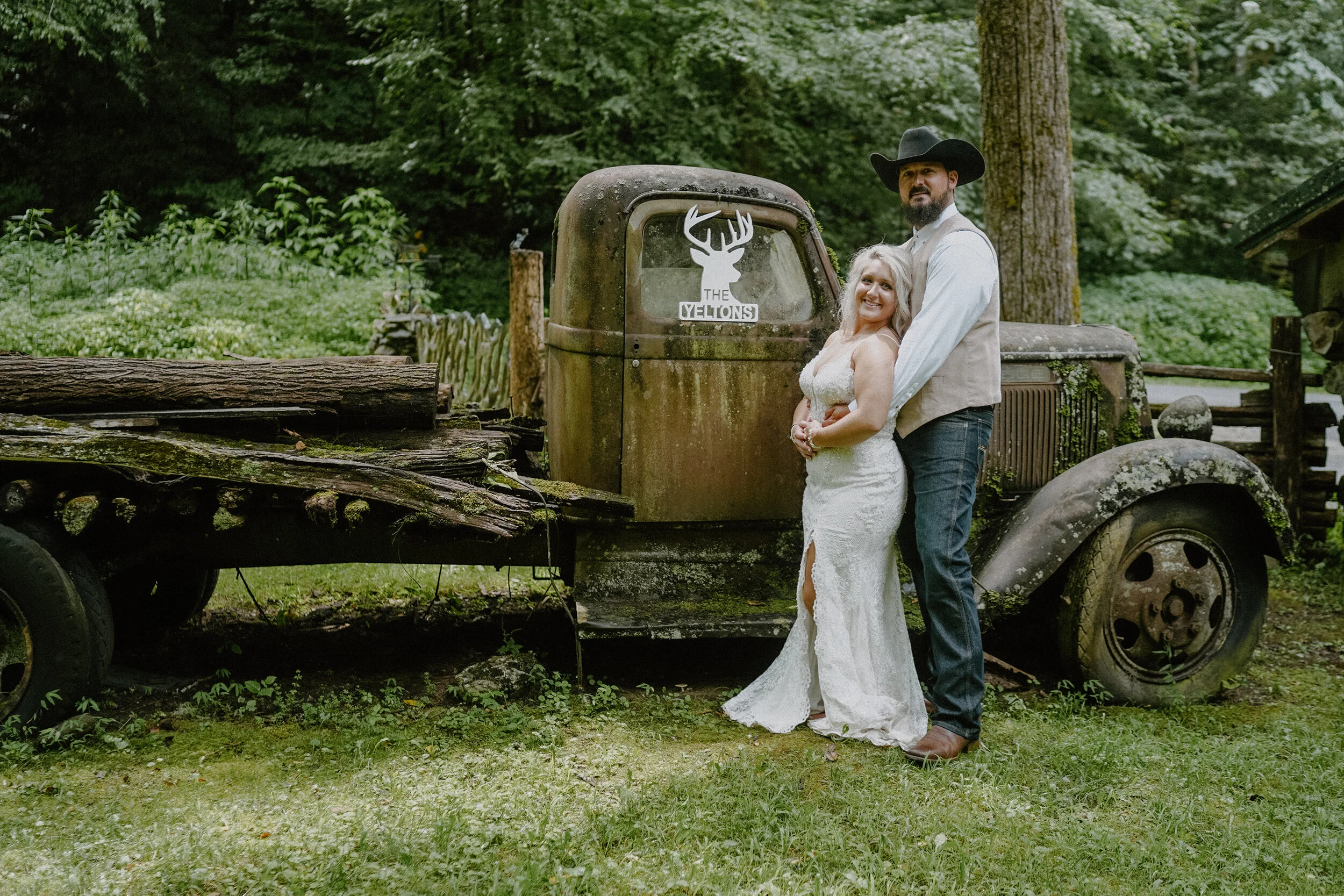 elys's-mill-elopement-old-truck.jpg