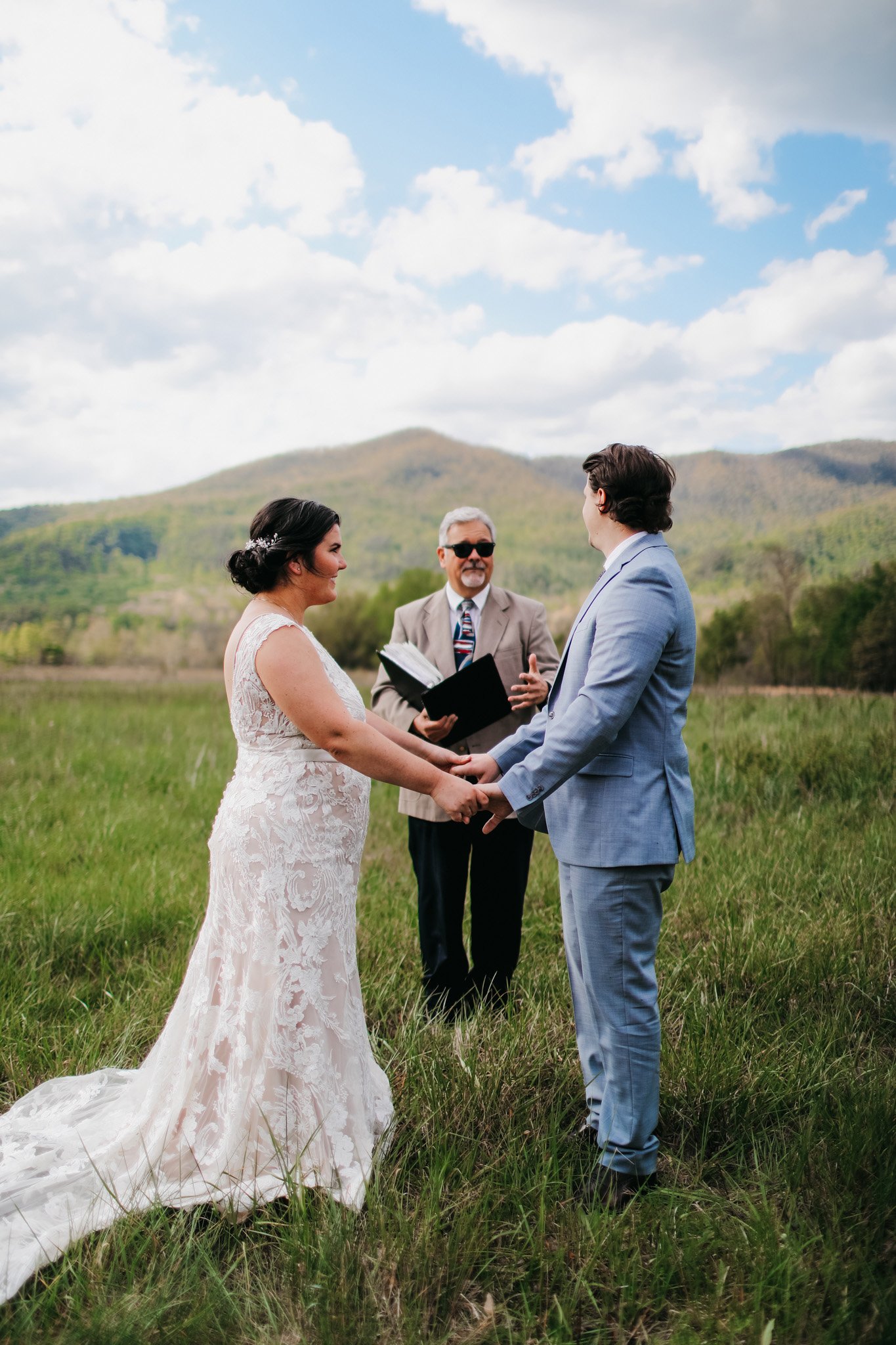 cades-cove-eleopement-effortless-elopements-wedding-ceremony.jpg