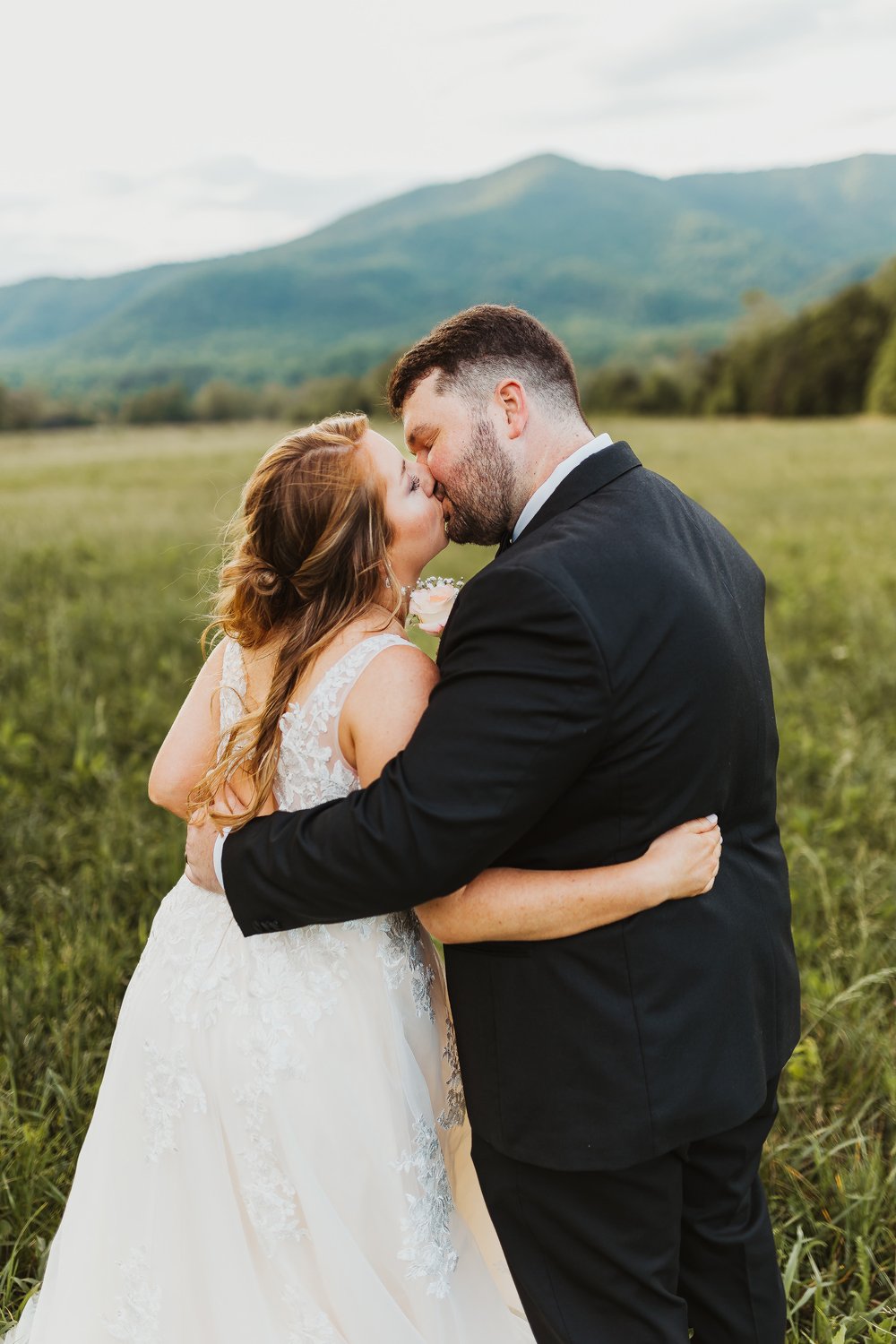 cades-cove-elopement-kiss-in-the-mountains.jpg