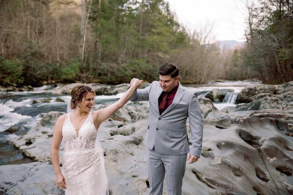 greenbrier-elopement-first-look-spin.jpg