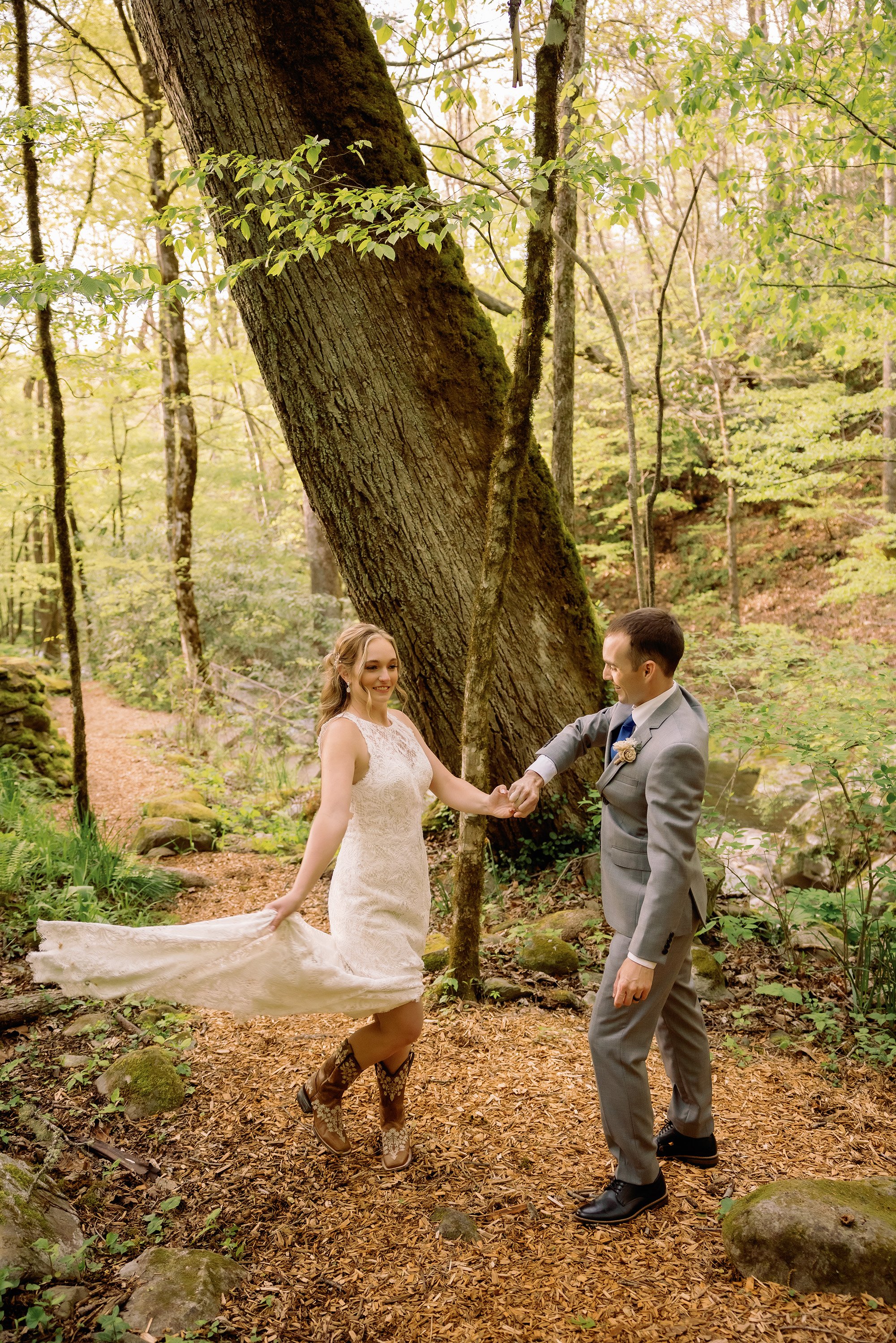 elys-mill-couple-dancing.jpg