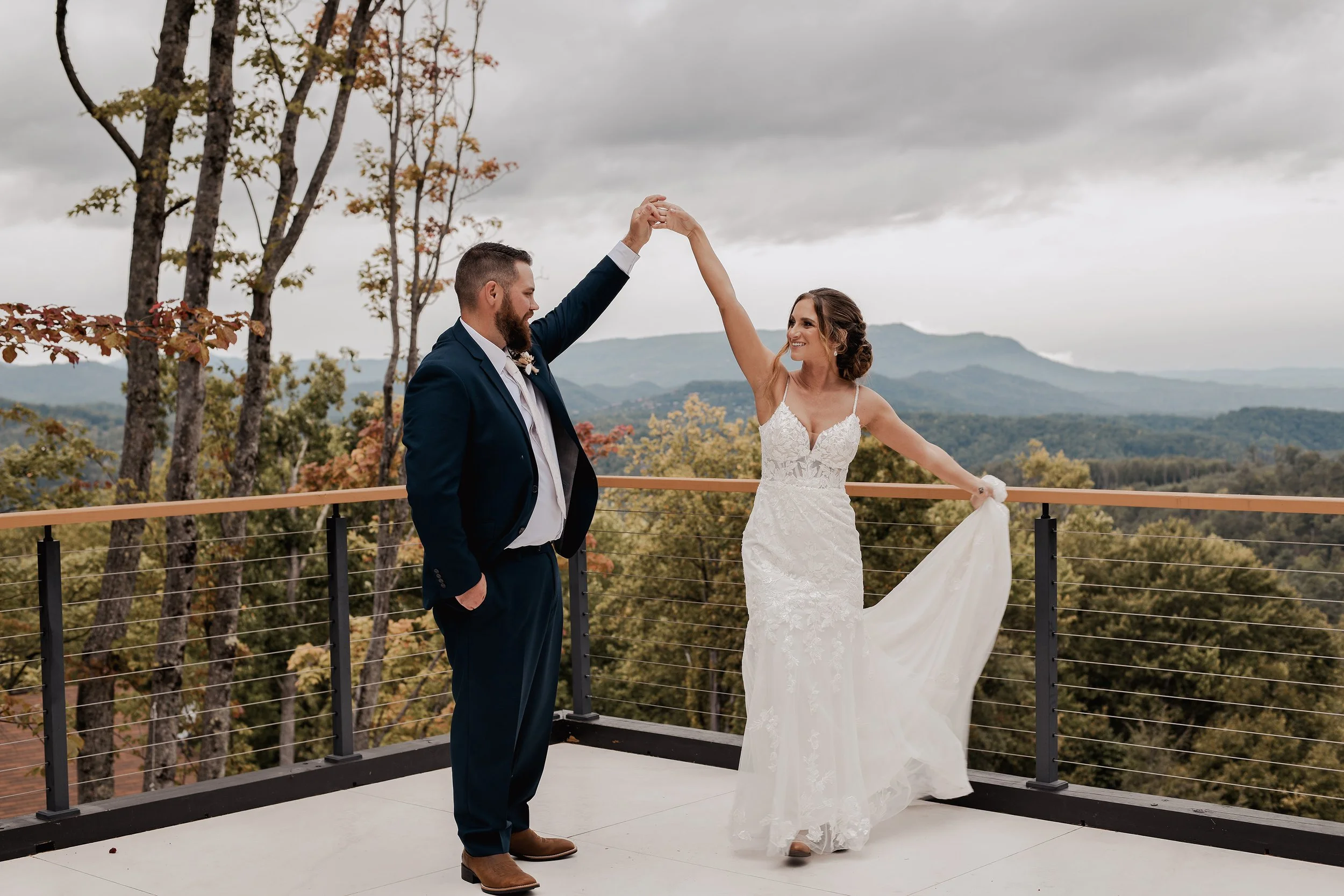 gatlinburg-cabin-wedding-by-effortless-elopements-2.jpg